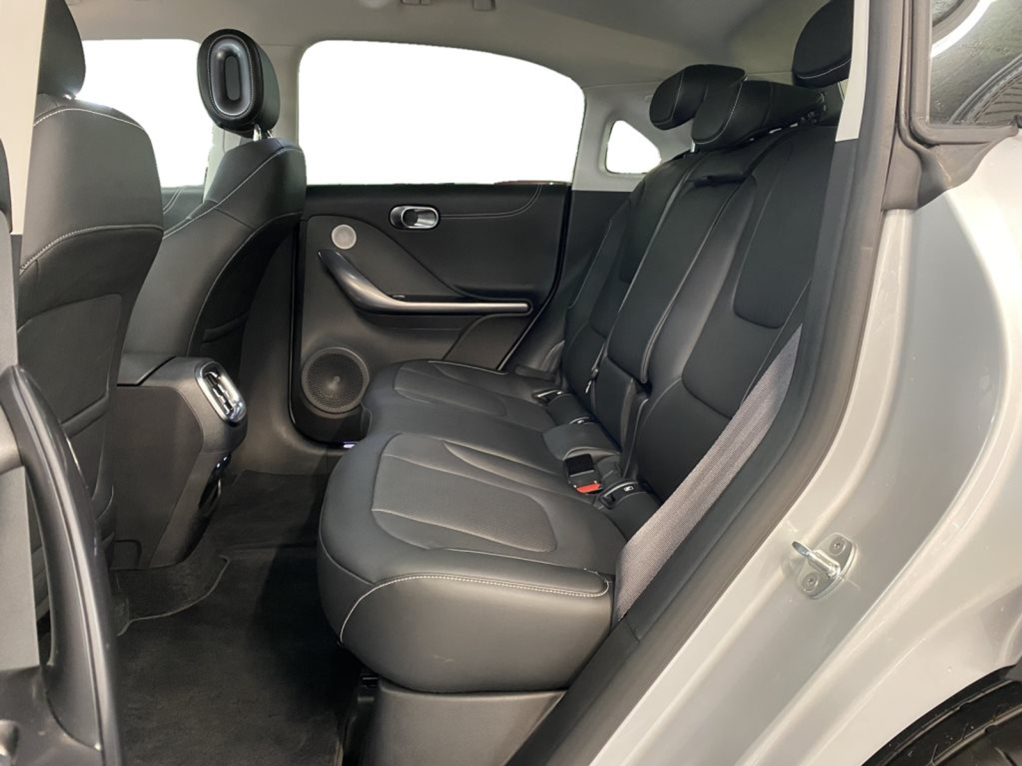 listing desktop thumbnail image 7