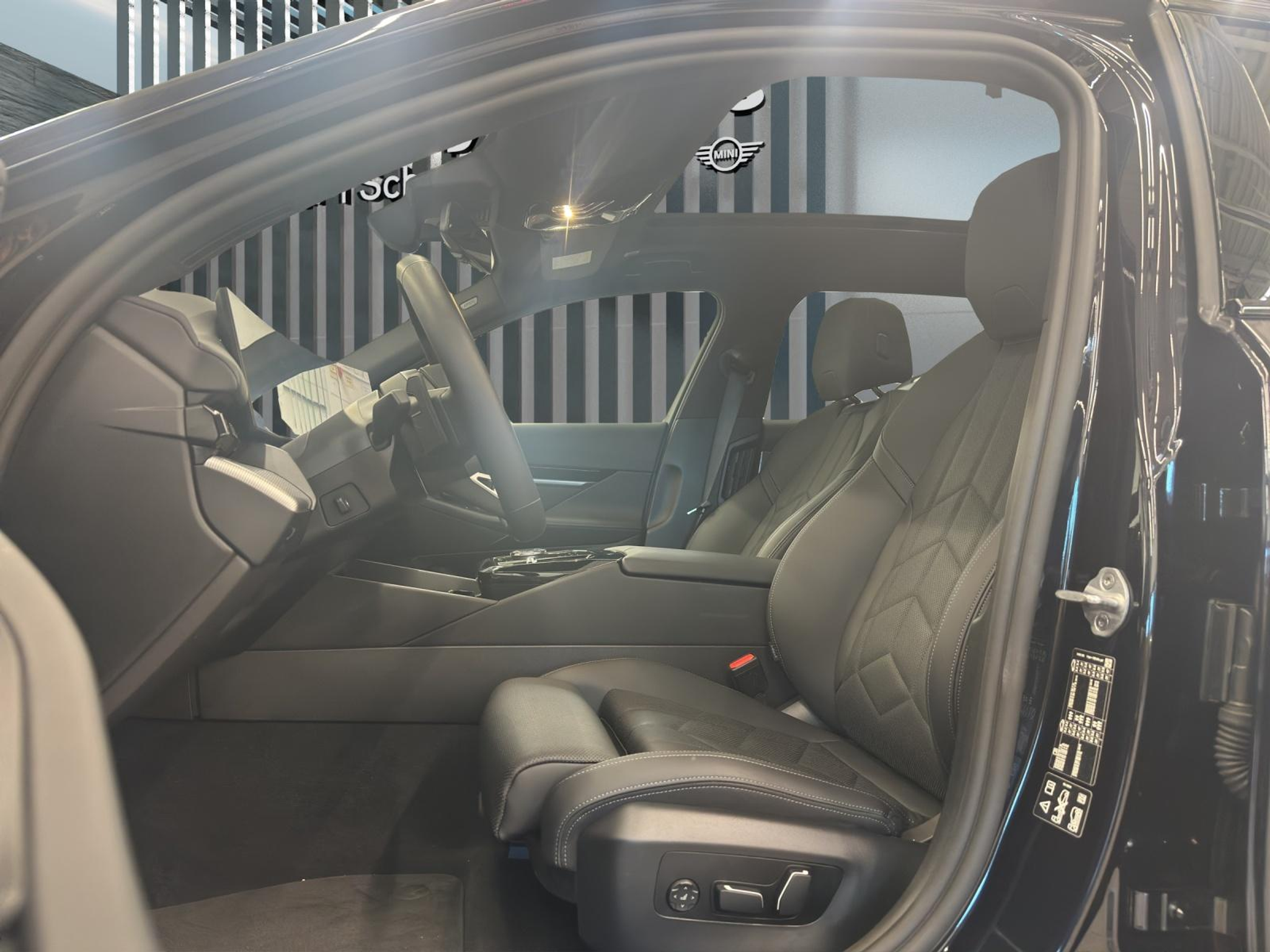 listing desktop thumbnail image 14