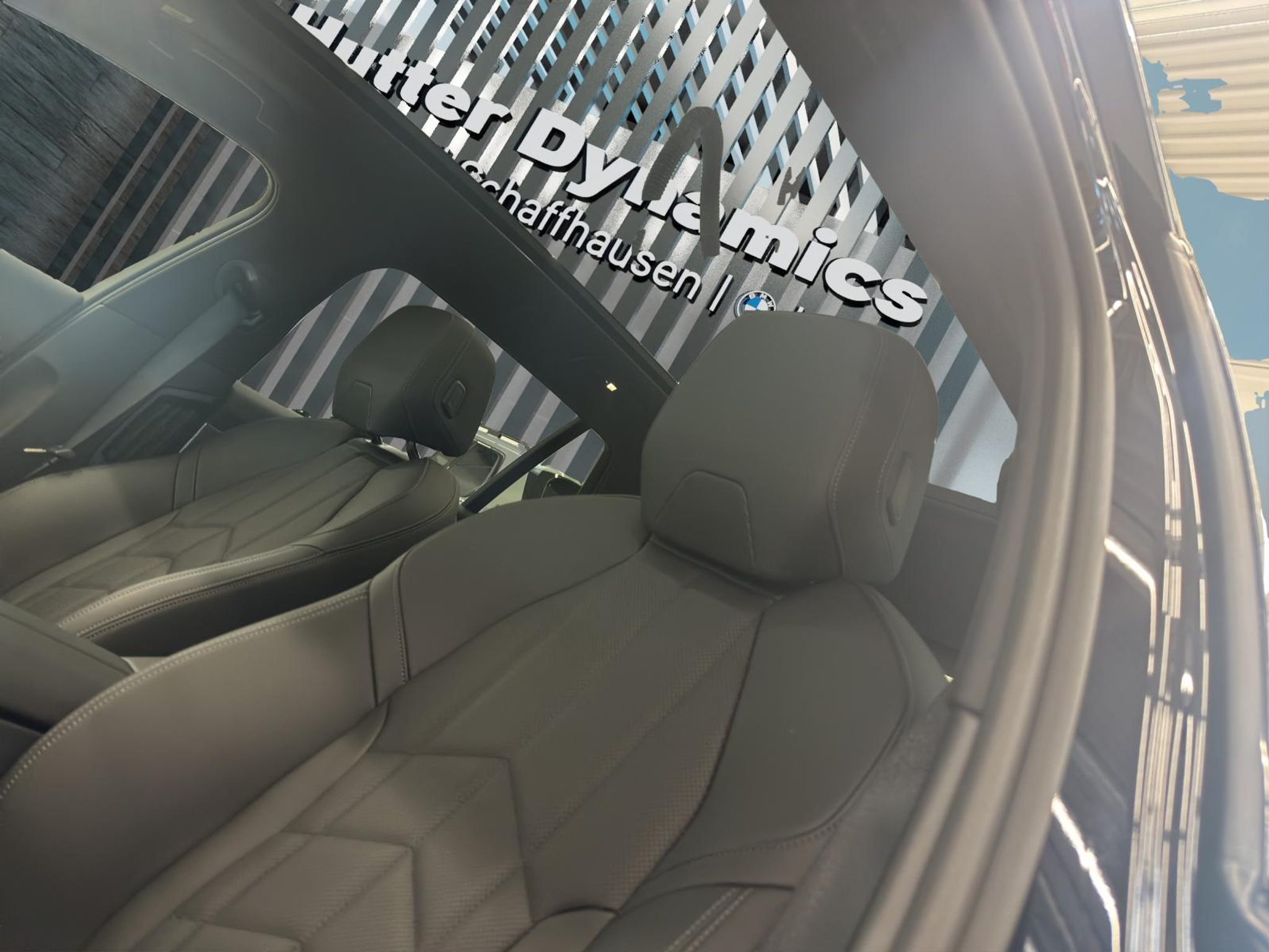 listing desktop thumbnail image 18