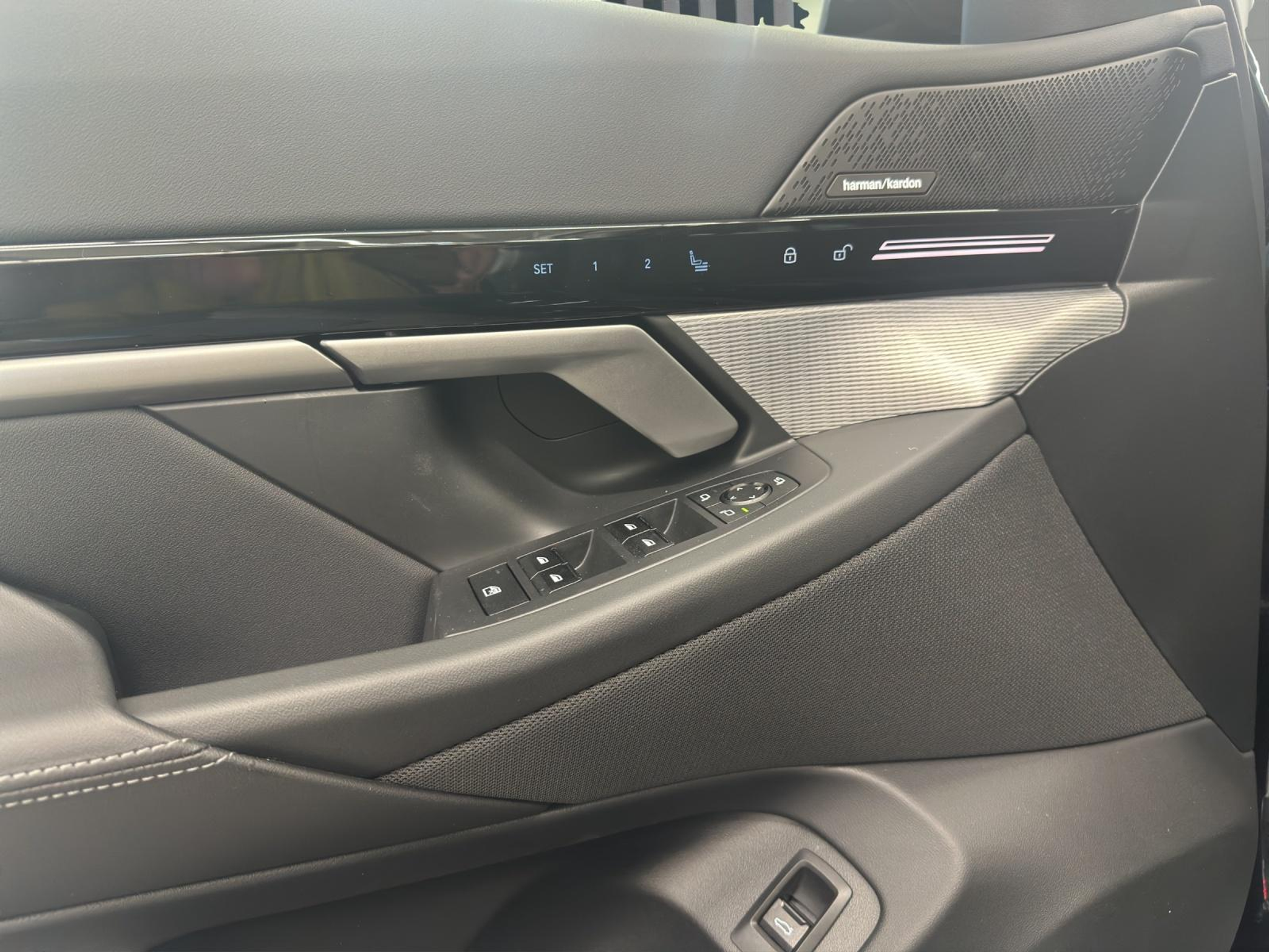 listing desktop thumbnail image 17