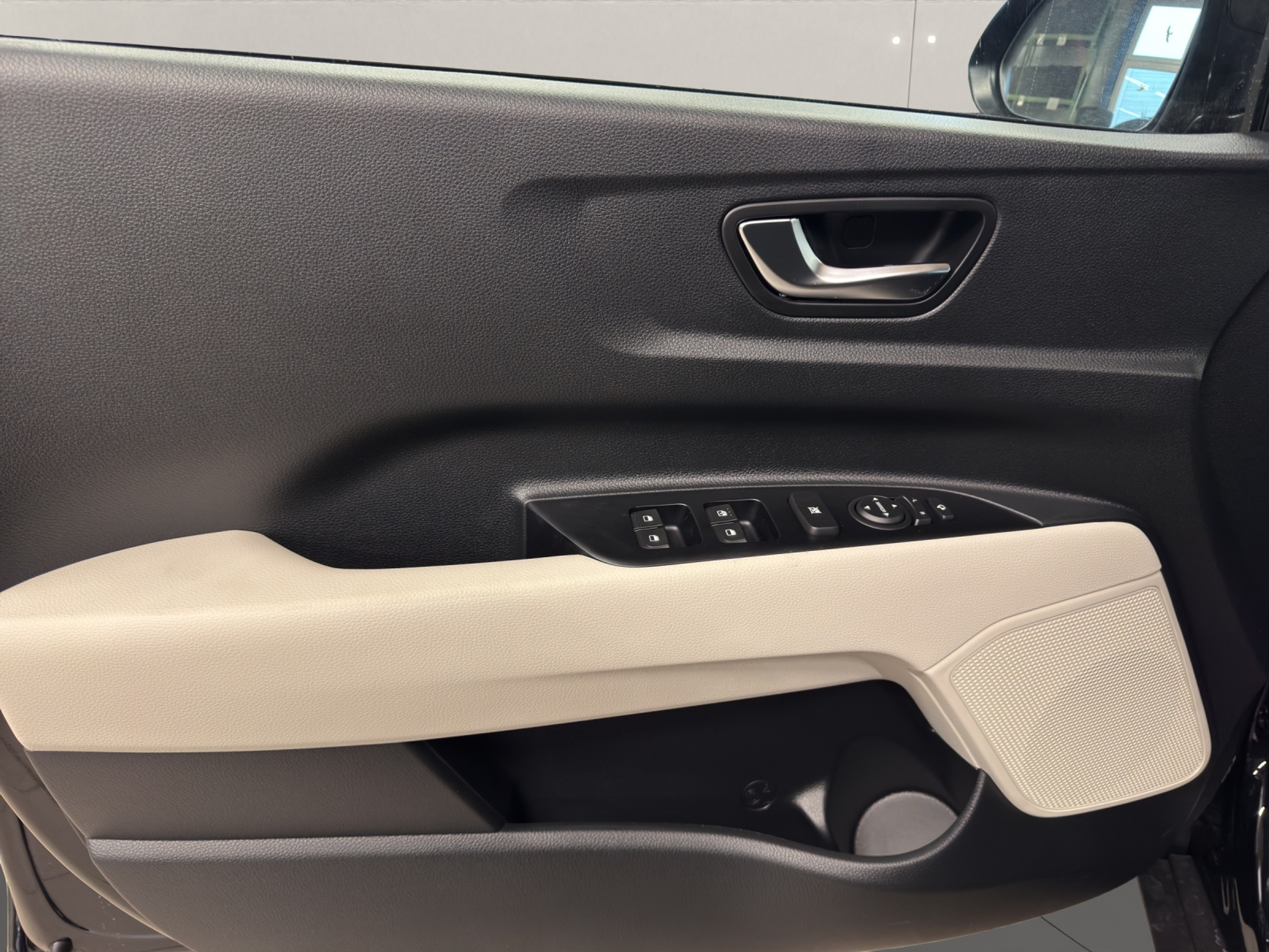 listing desktop thumbnail image 15