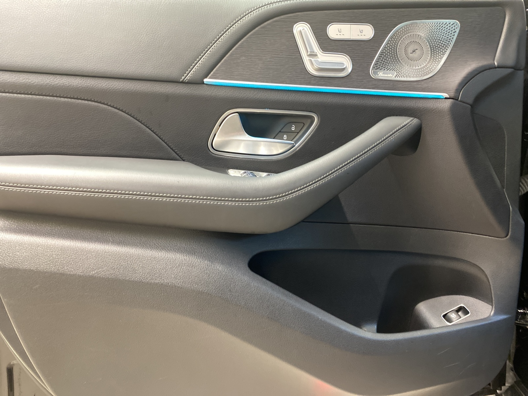 listing desktop thumbnail image 10