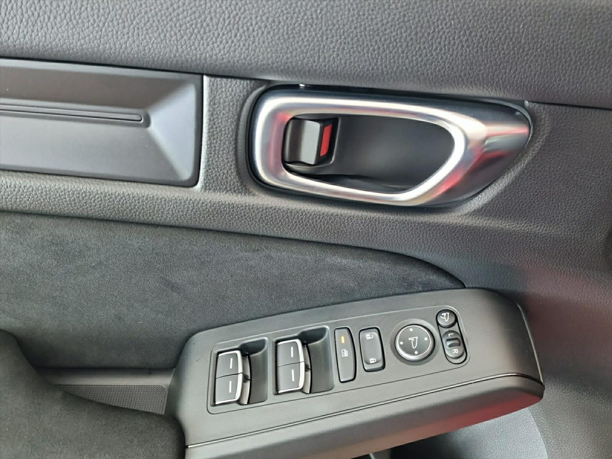 listing desktop thumbnail image 7