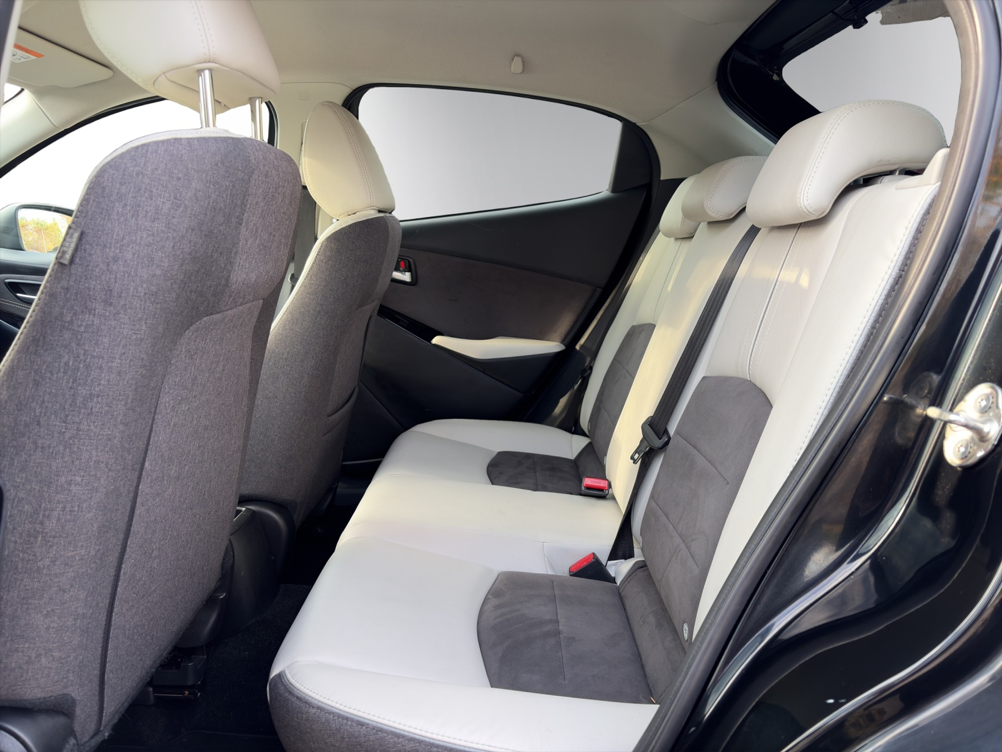 listing desktop thumbnail image 8