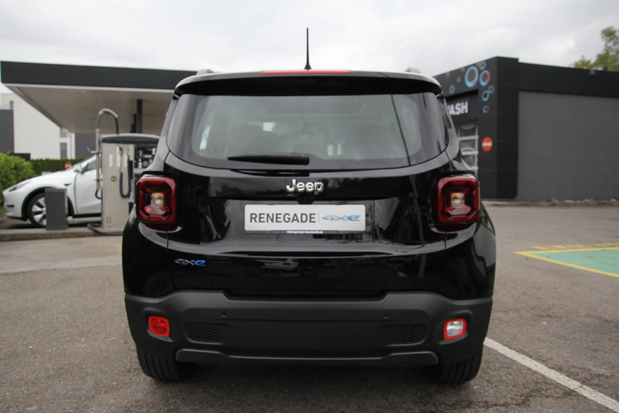 listing desktop thumbnail image 3