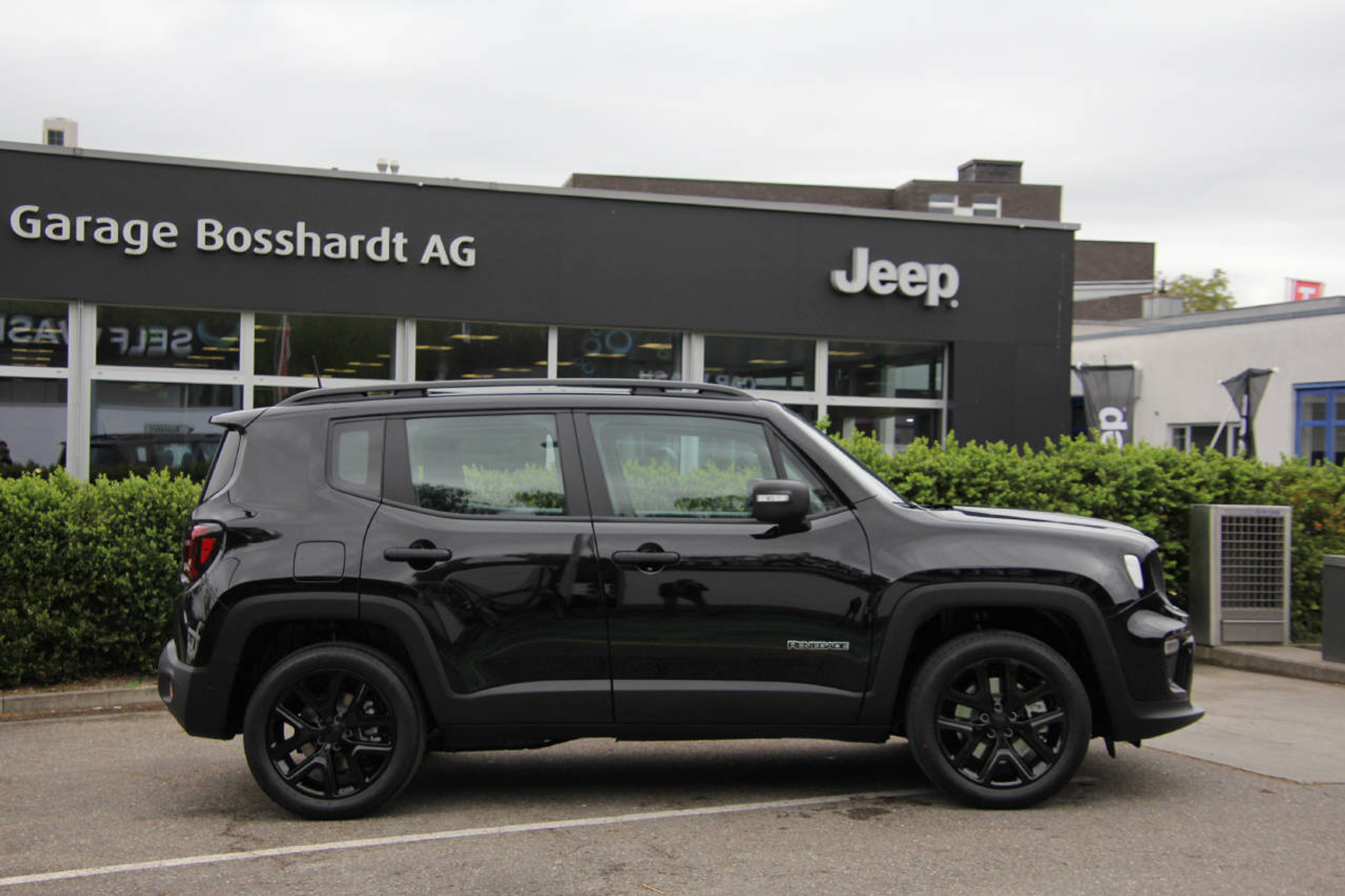 listing desktop thumbnail image 1