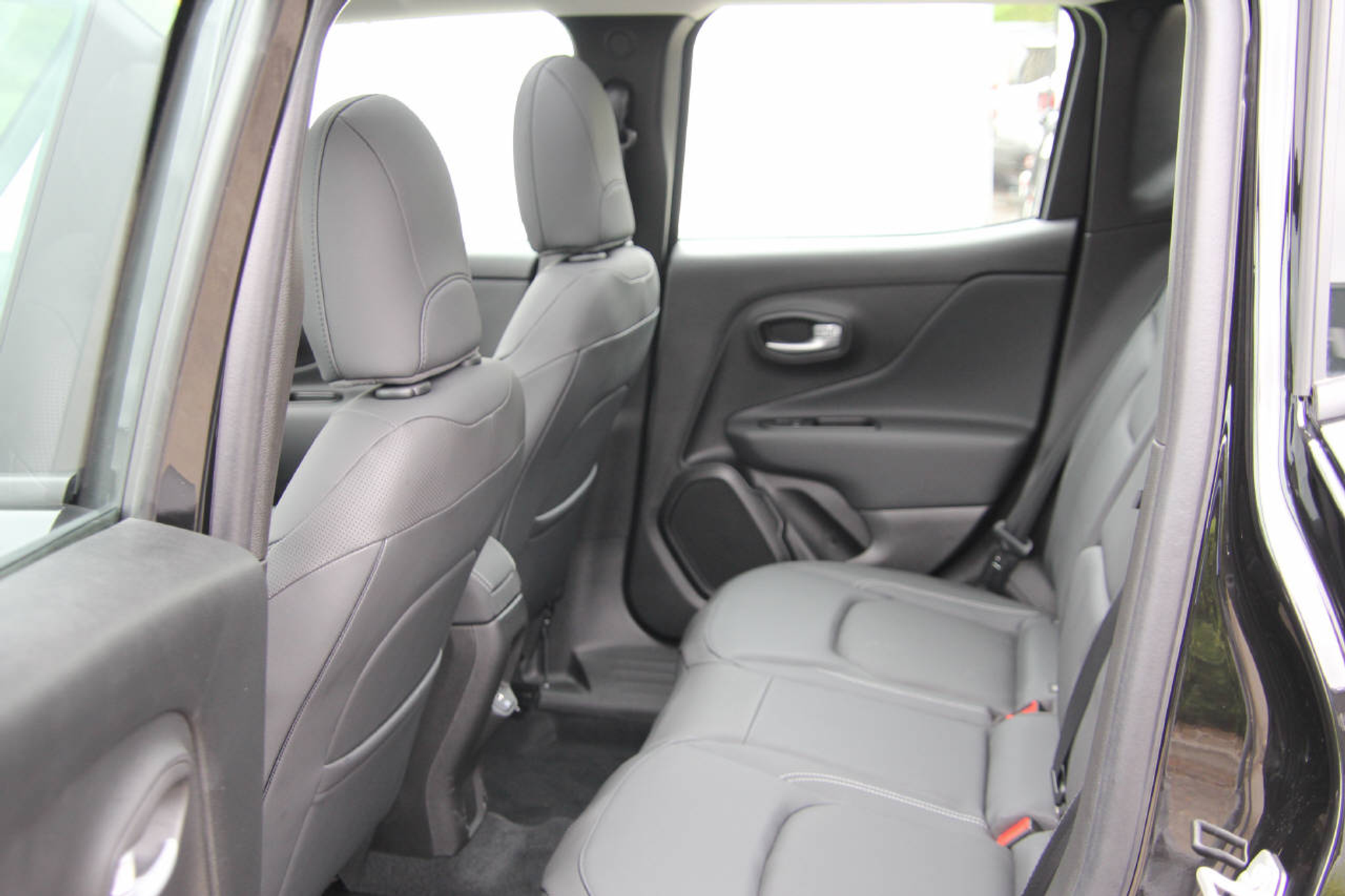 listing desktop thumbnail image 14