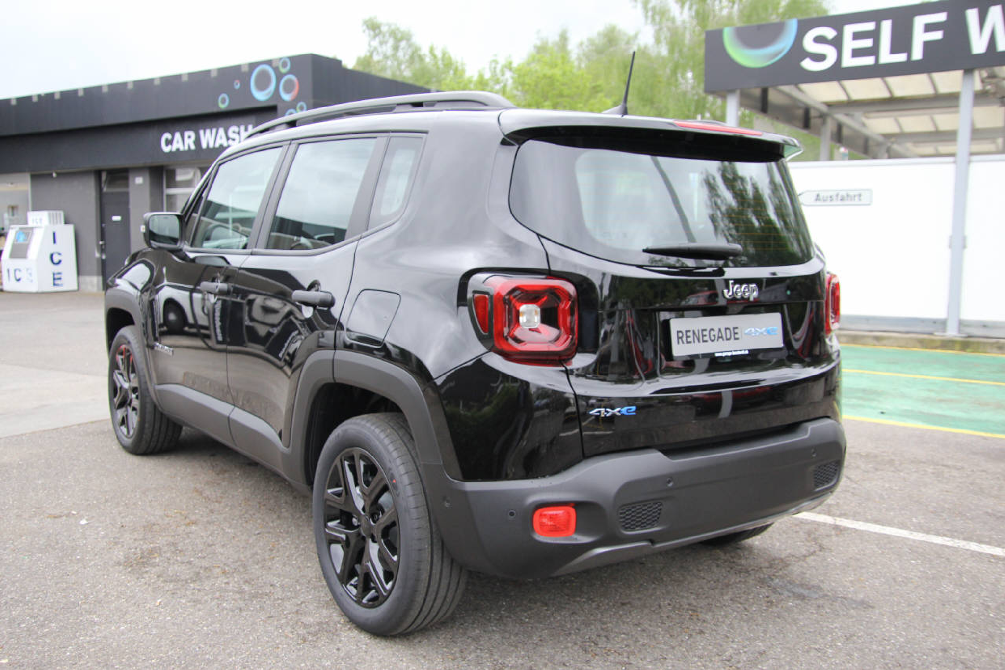 listing desktop thumbnail image 5