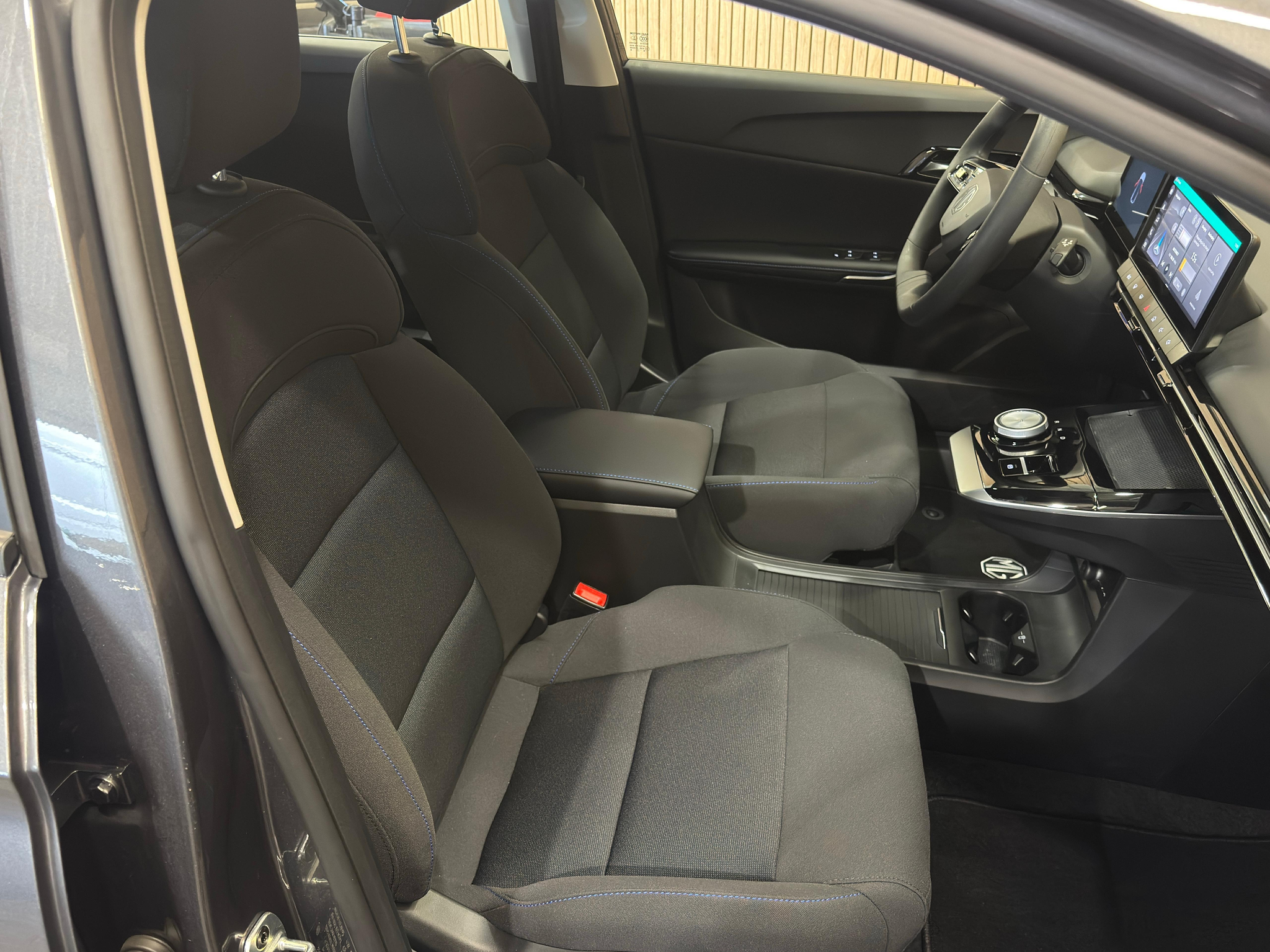 listing desktop thumbnail image 5