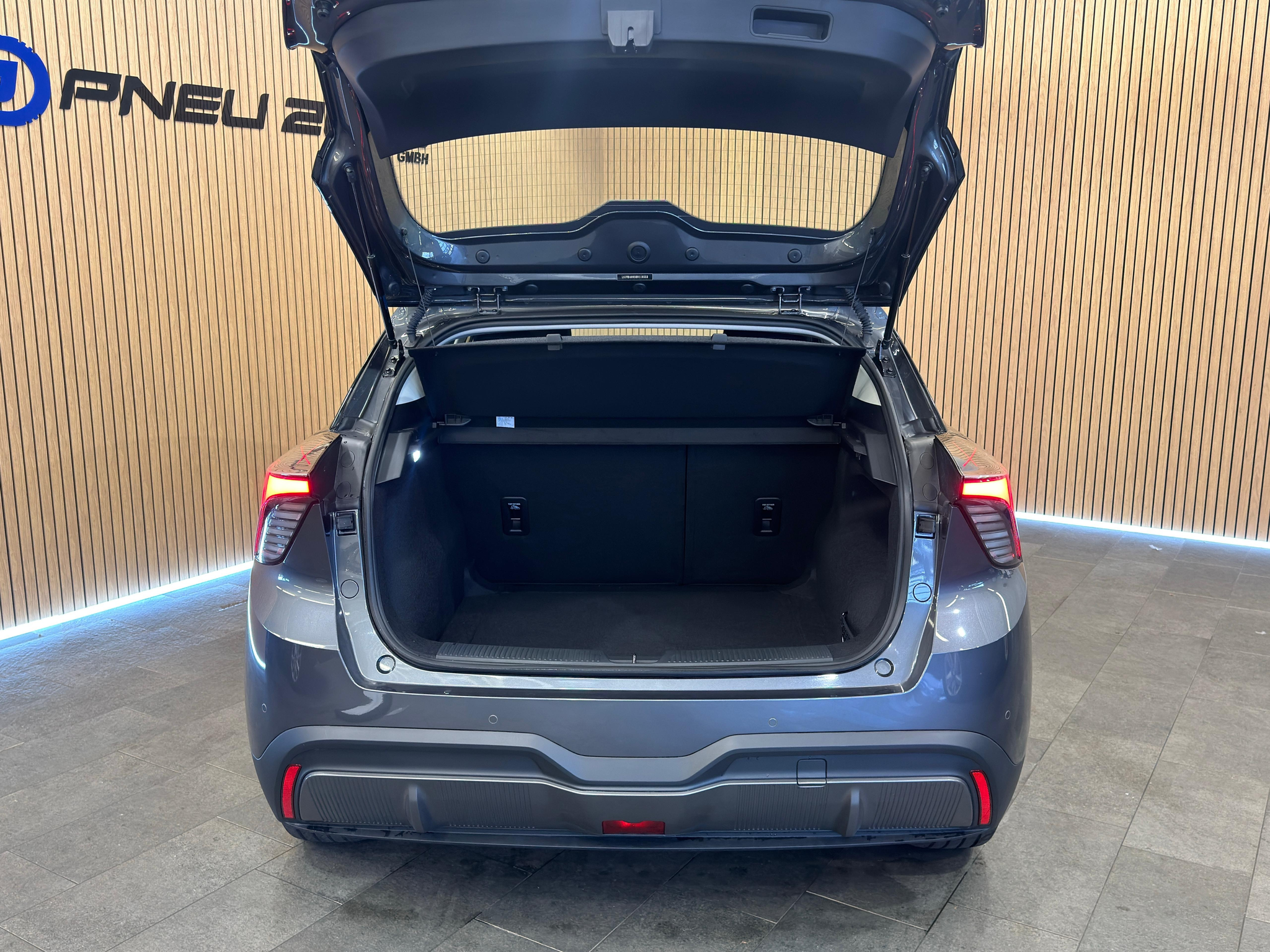 listing desktop thumbnail image 4