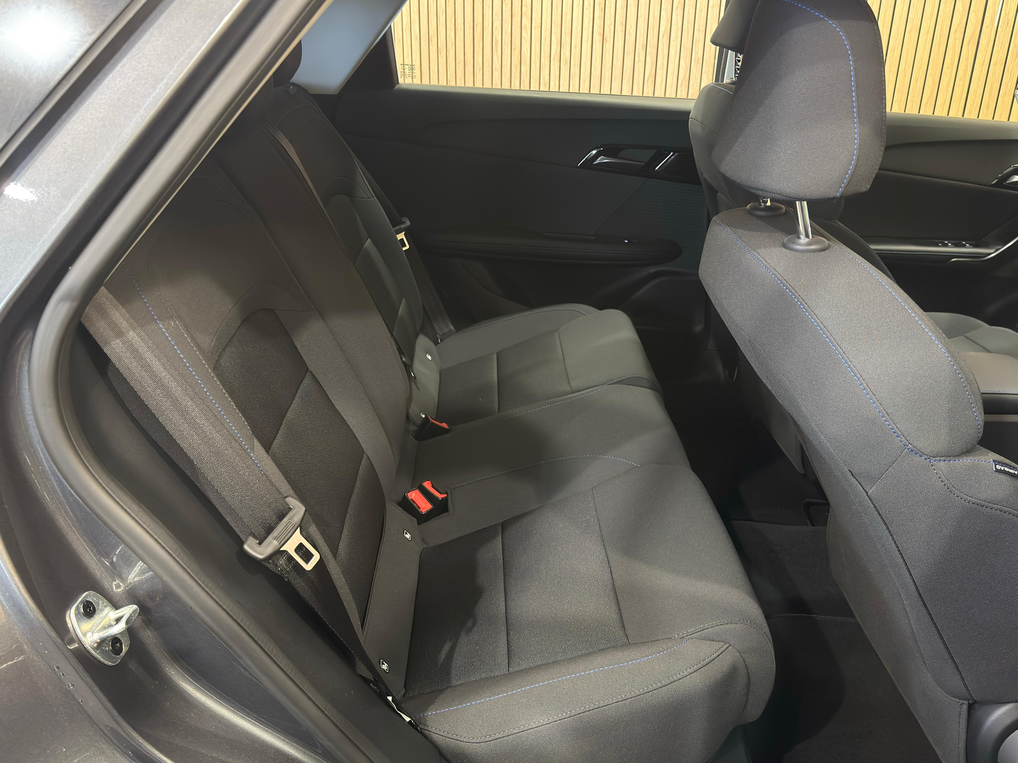 listing desktop thumbnail image 7