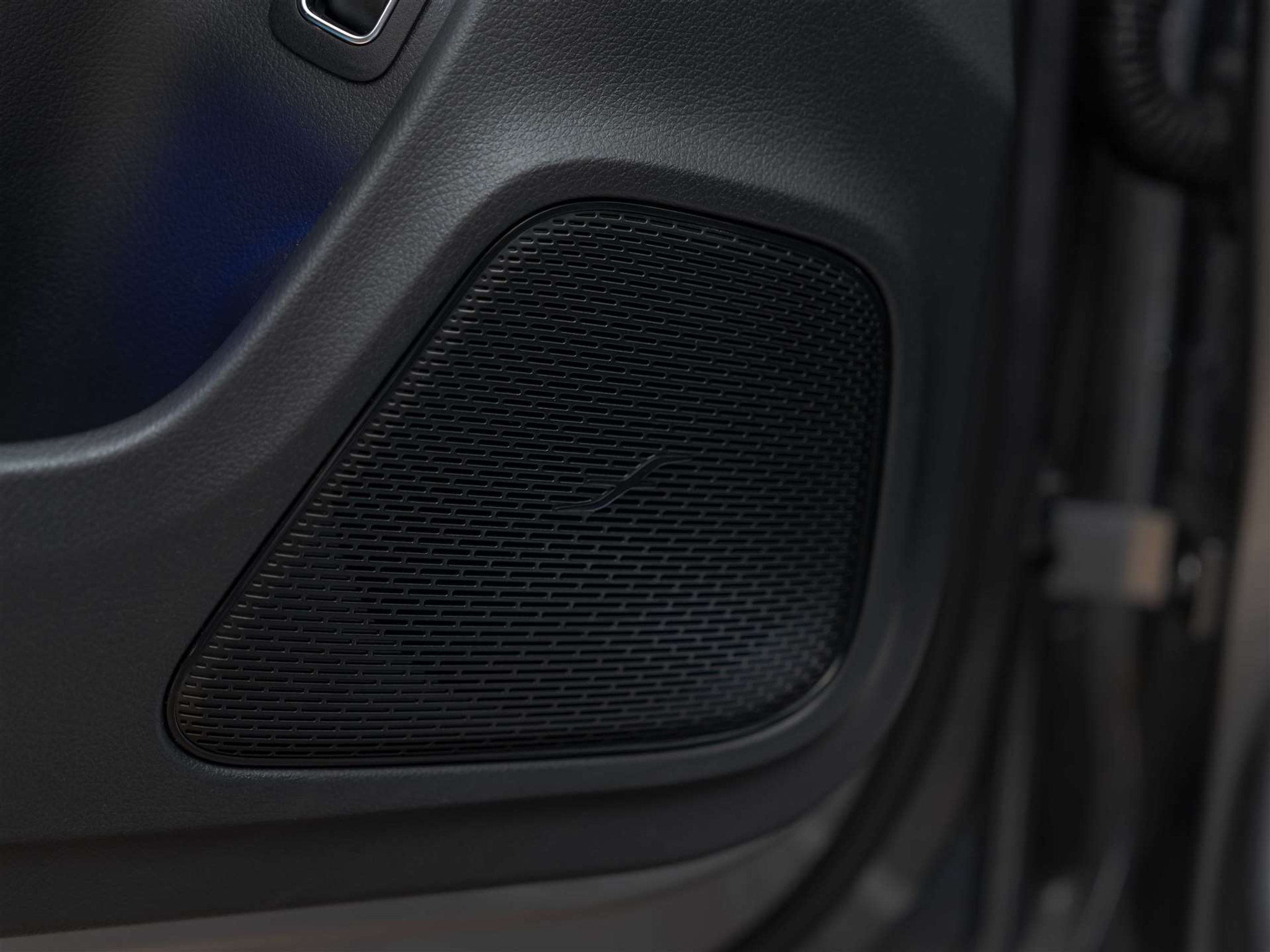 listing desktop thumbnail image 24