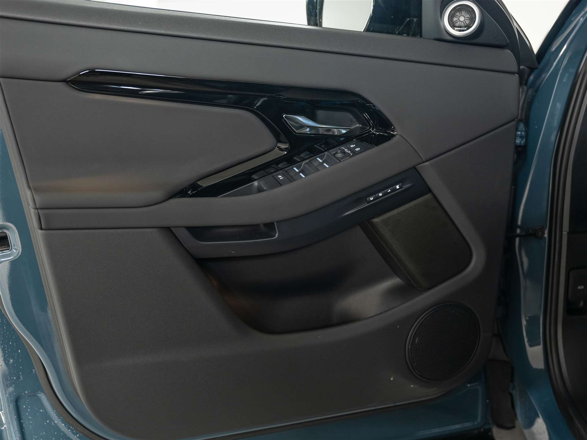 listing desktop thumbnail image 25