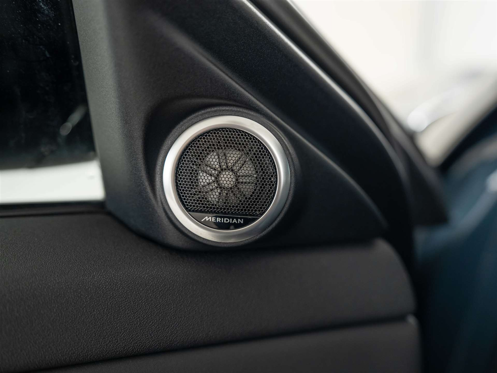 listing desktop thumbnail image 28