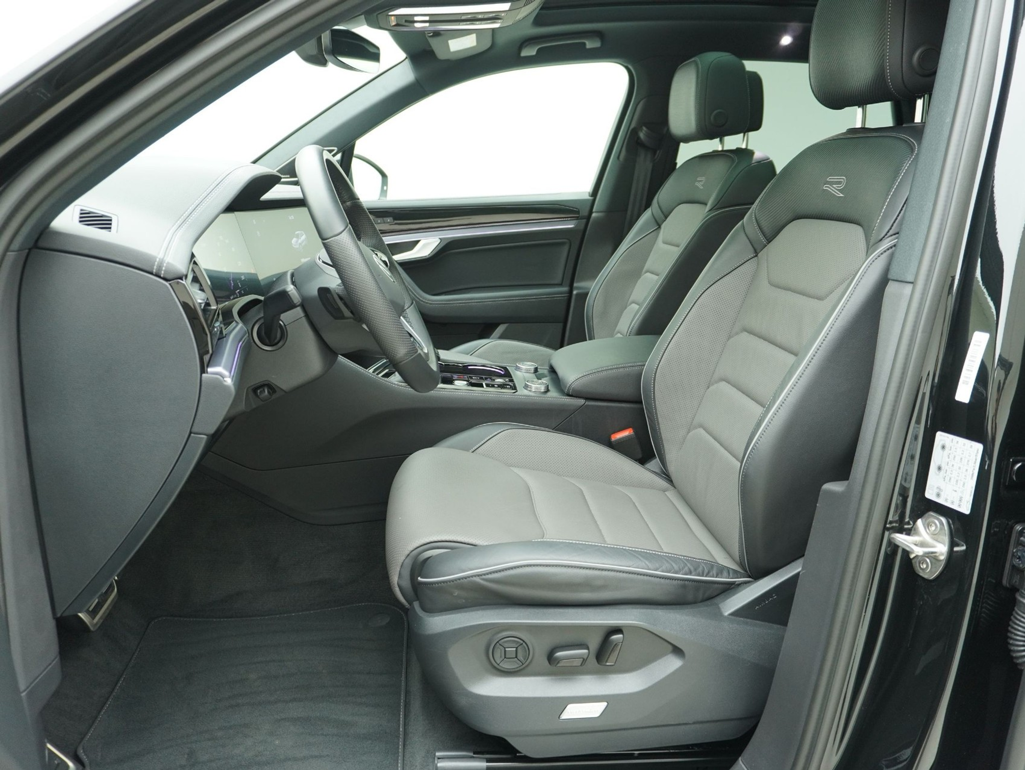 listing desktop thumbnail image 9