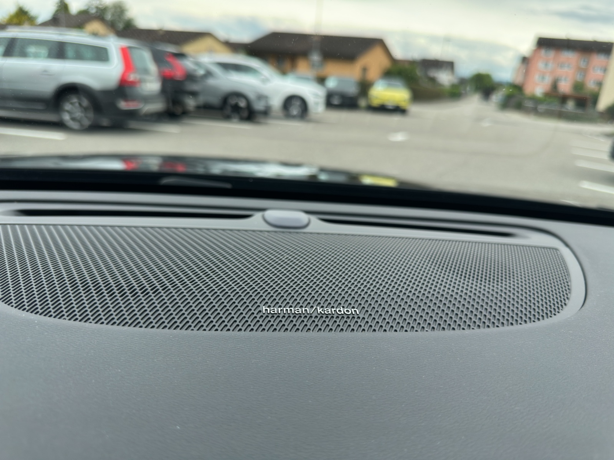 listing desktop thumbnail image 16