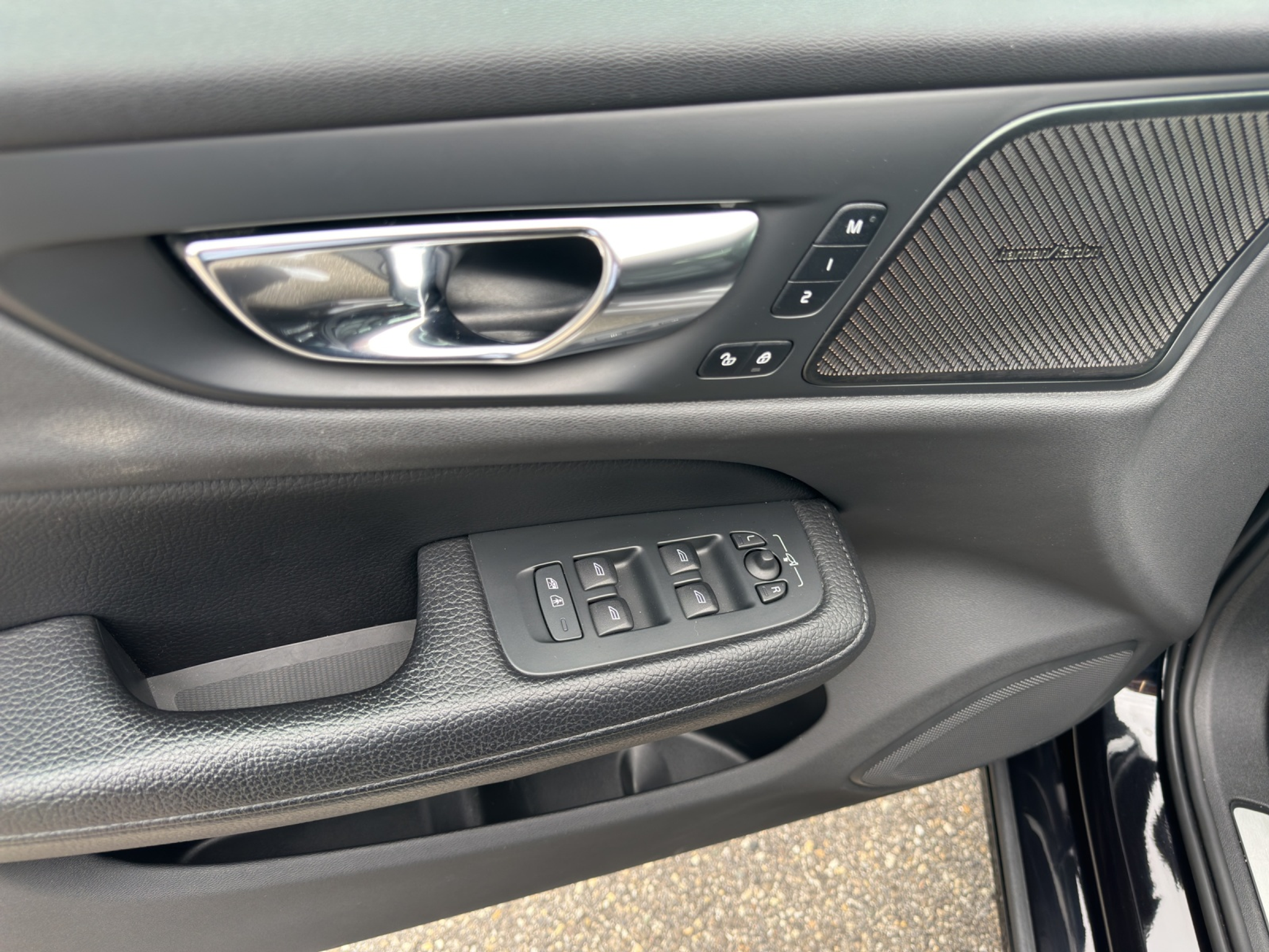 listing desktop thumbnail image 14