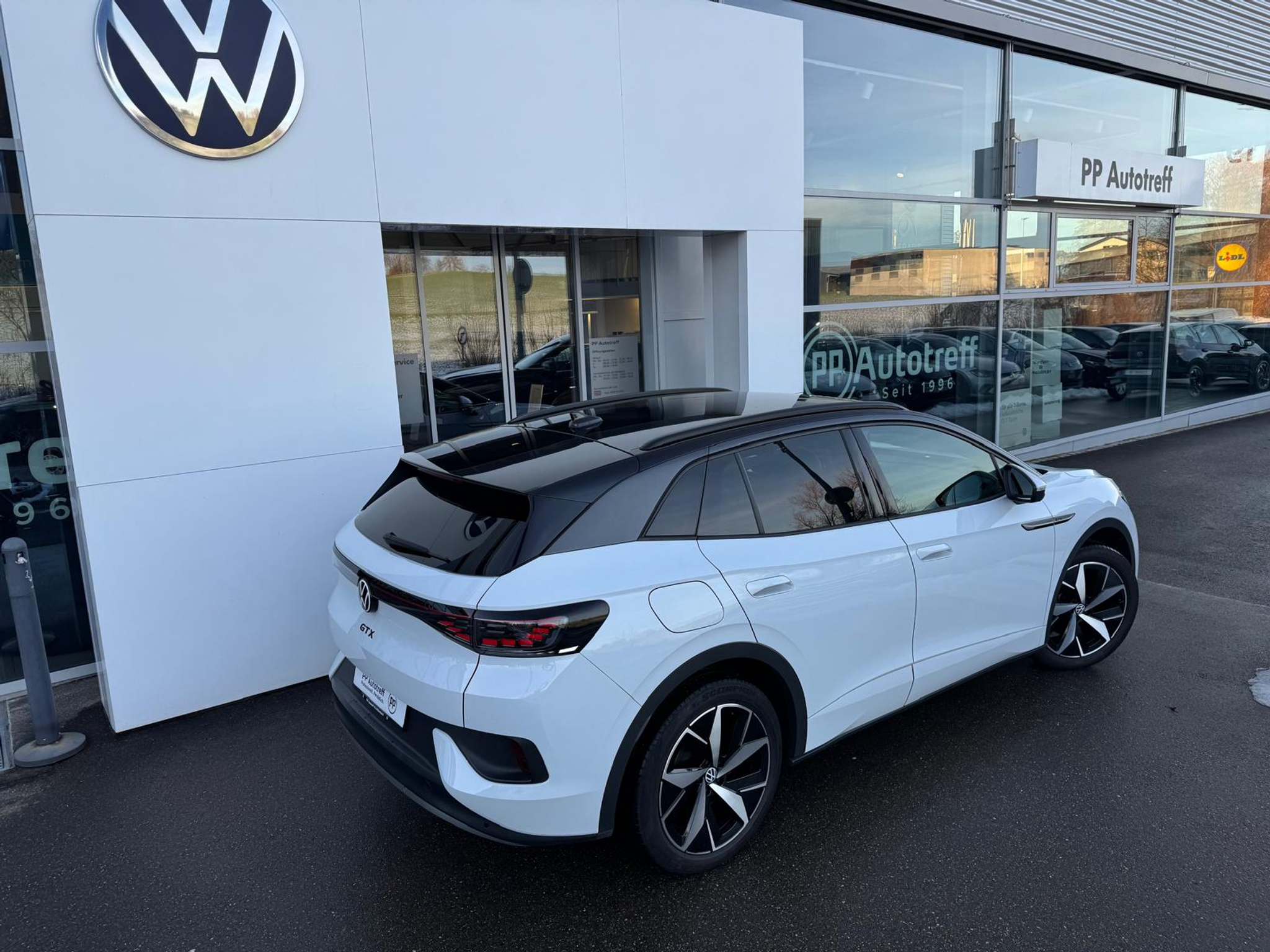 listing desktop thumbnail image 3