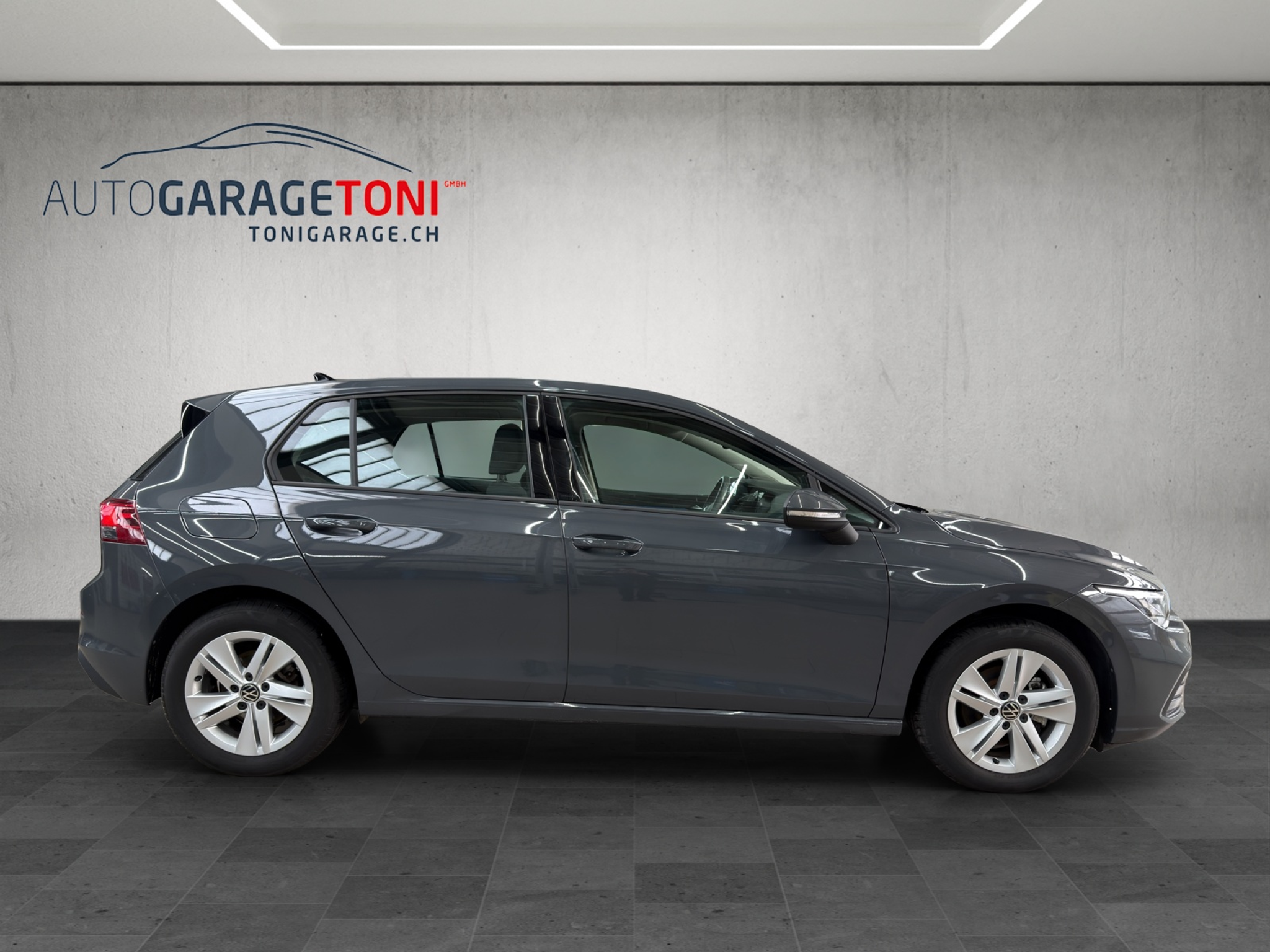 listing desktop thumbnail image 4