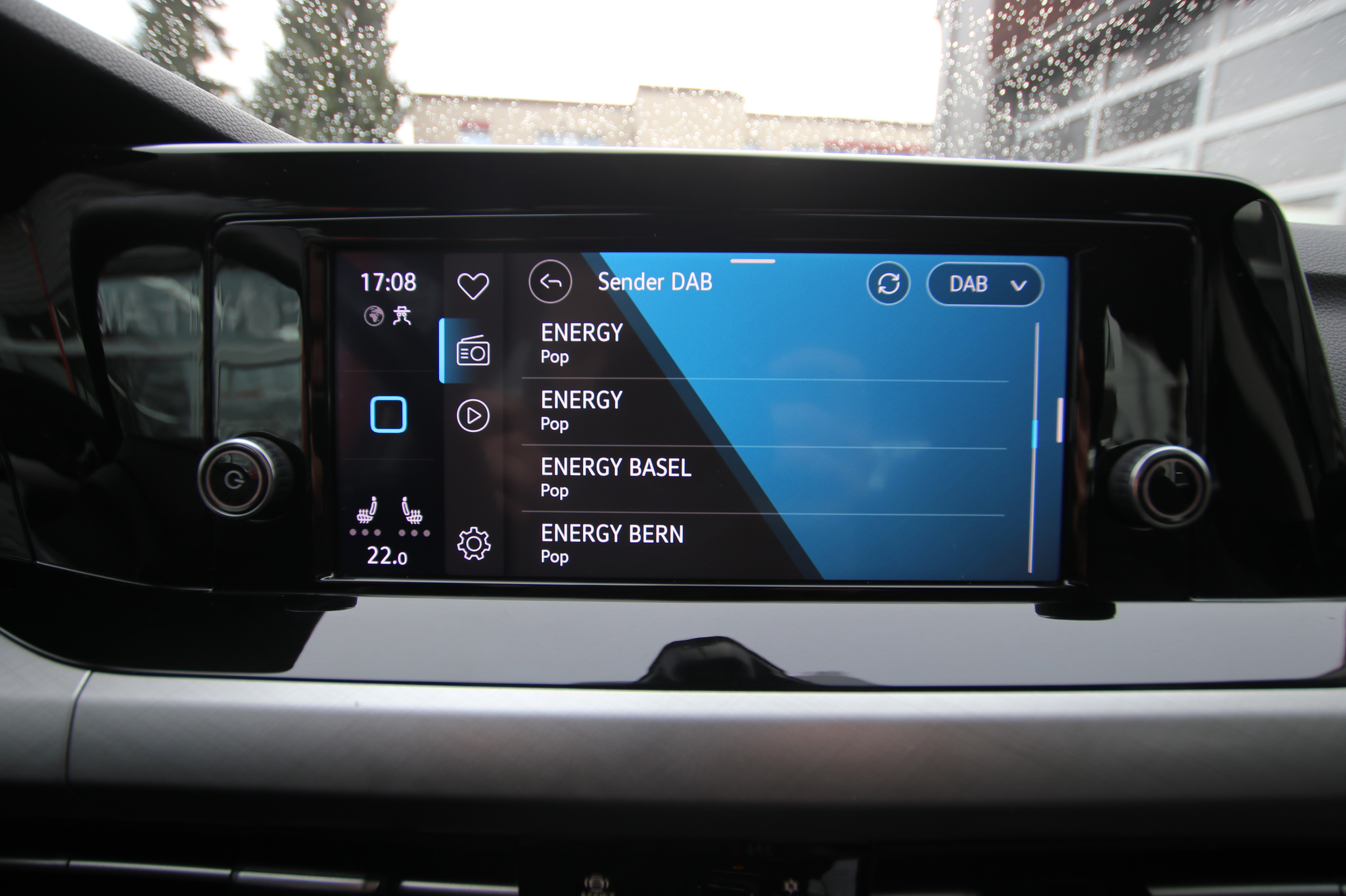 listing desktop thumbnail image 17