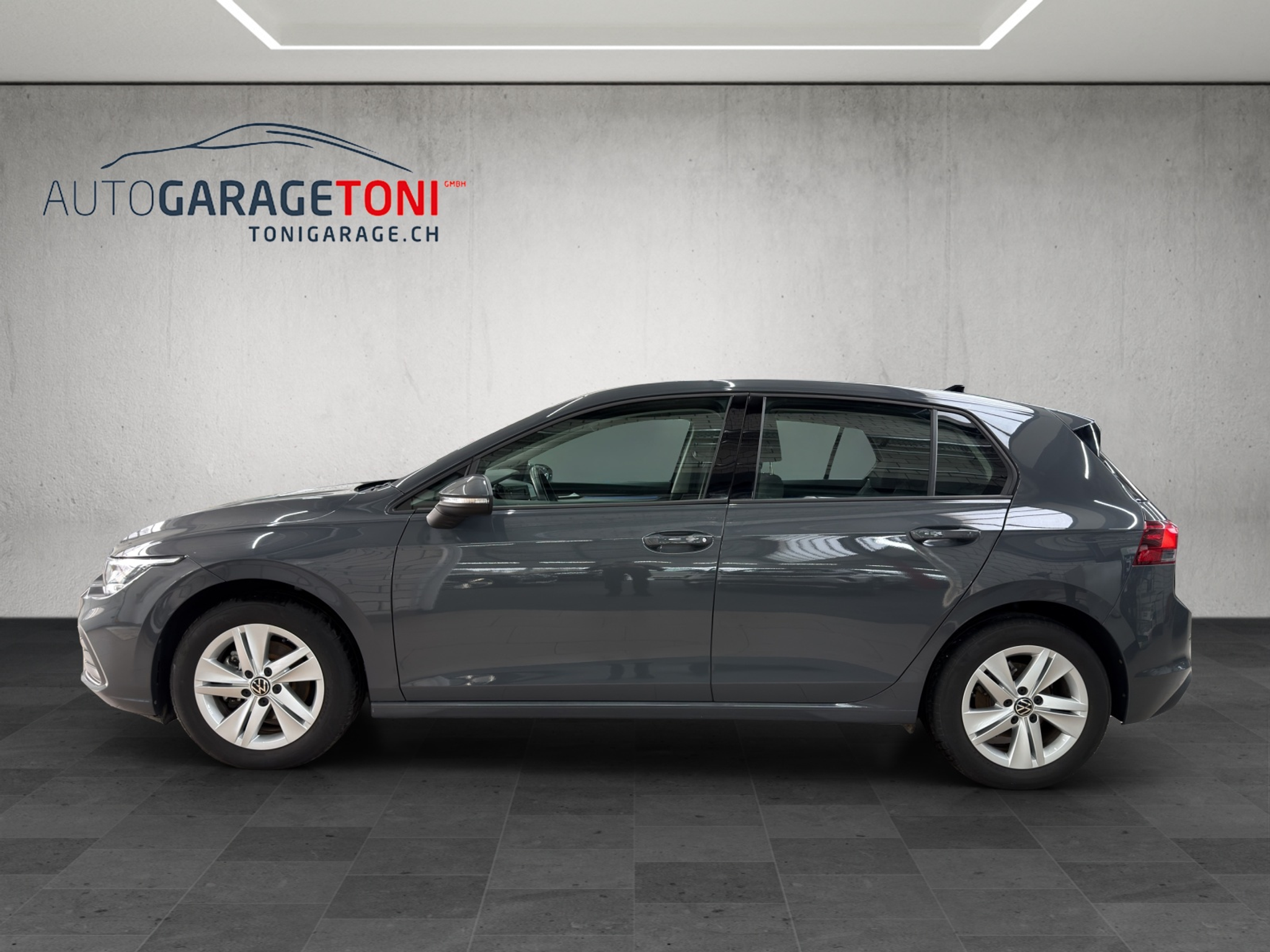 listing desktop thumbnail image 3