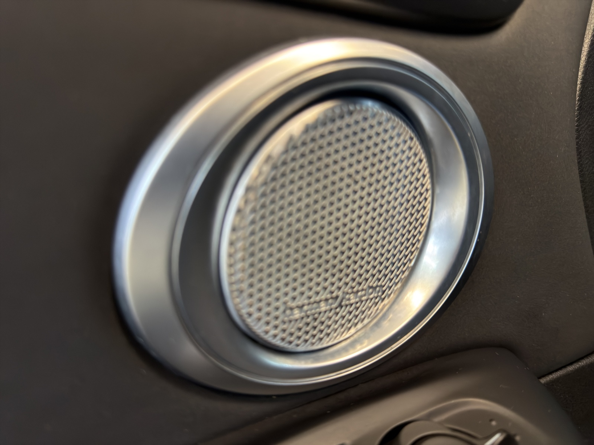 listing desktop thumbnail image 28