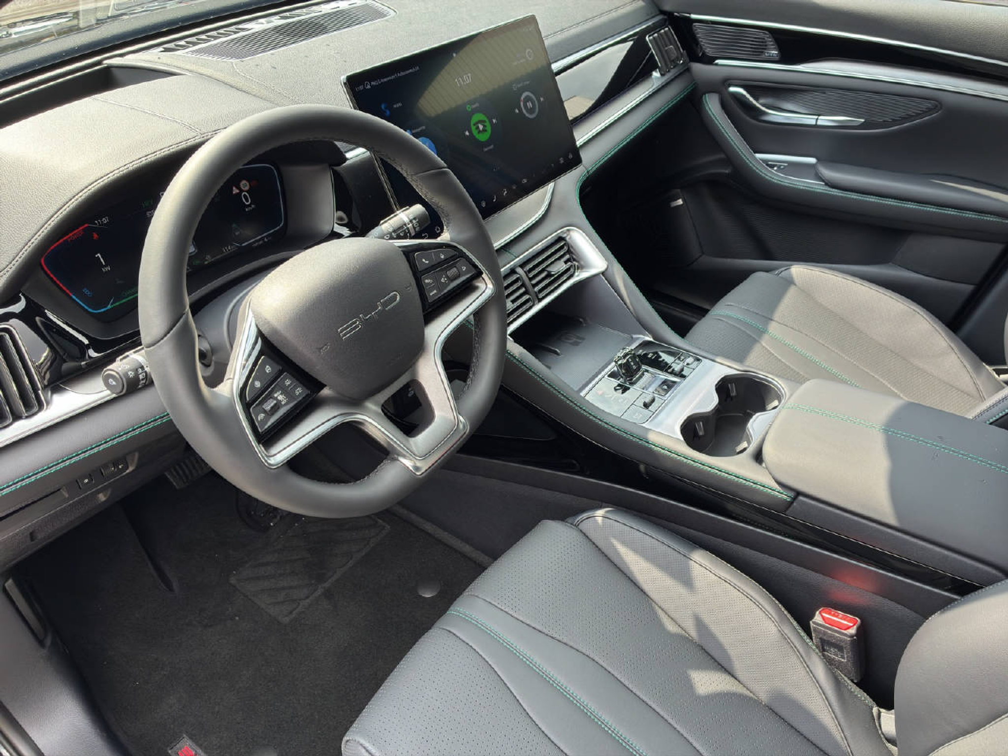 listing desktop thumbnail image 3