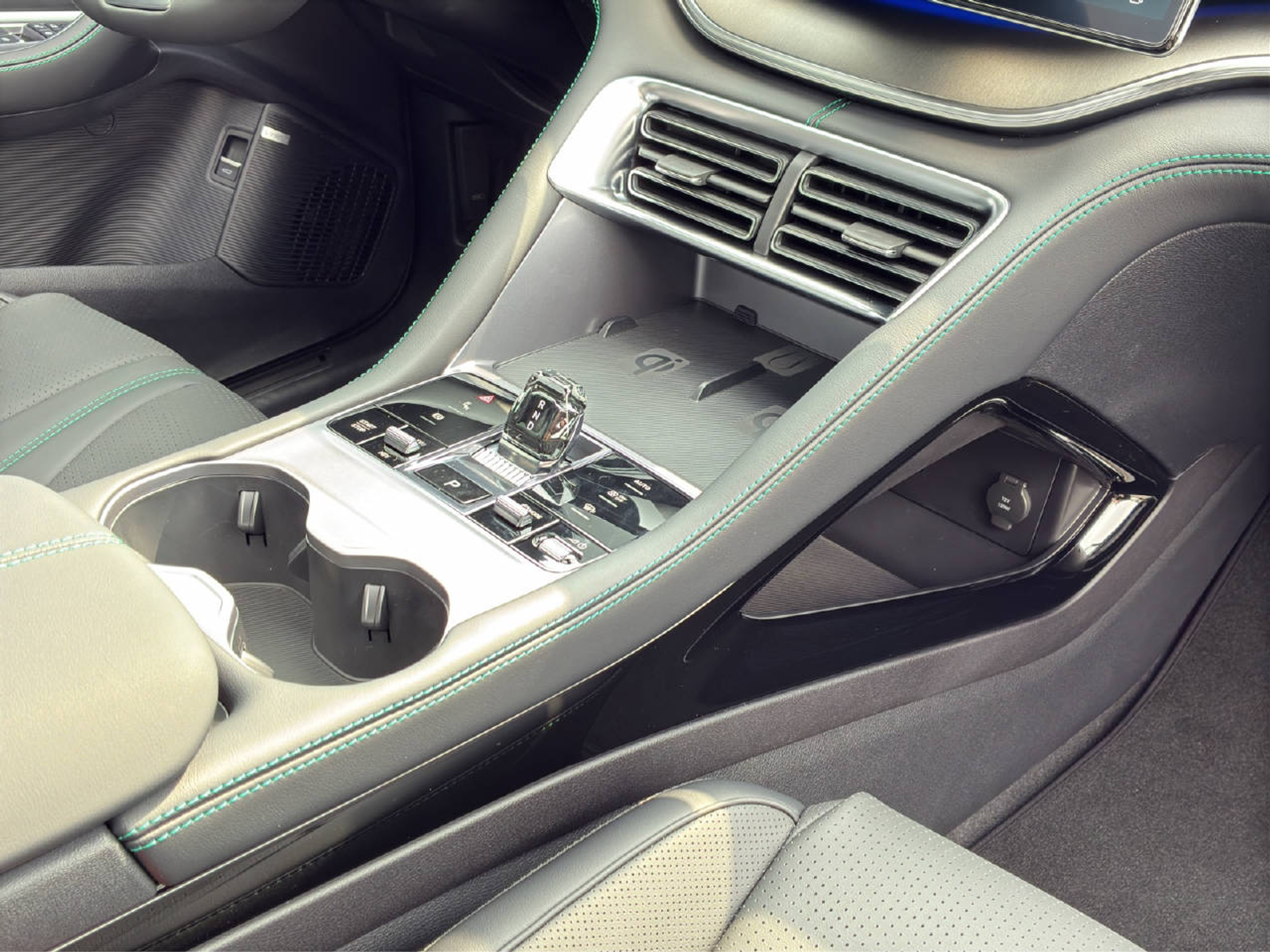 listing desktop thumbnail image 15