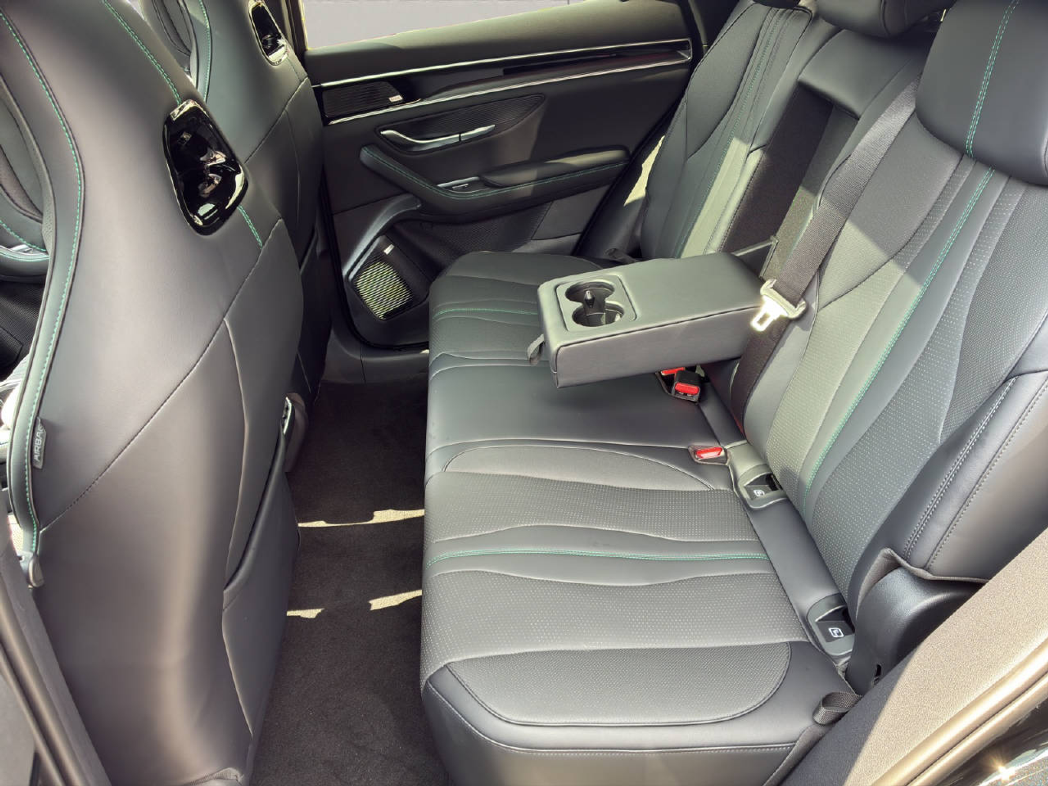 listing desktop thumbnail image 8