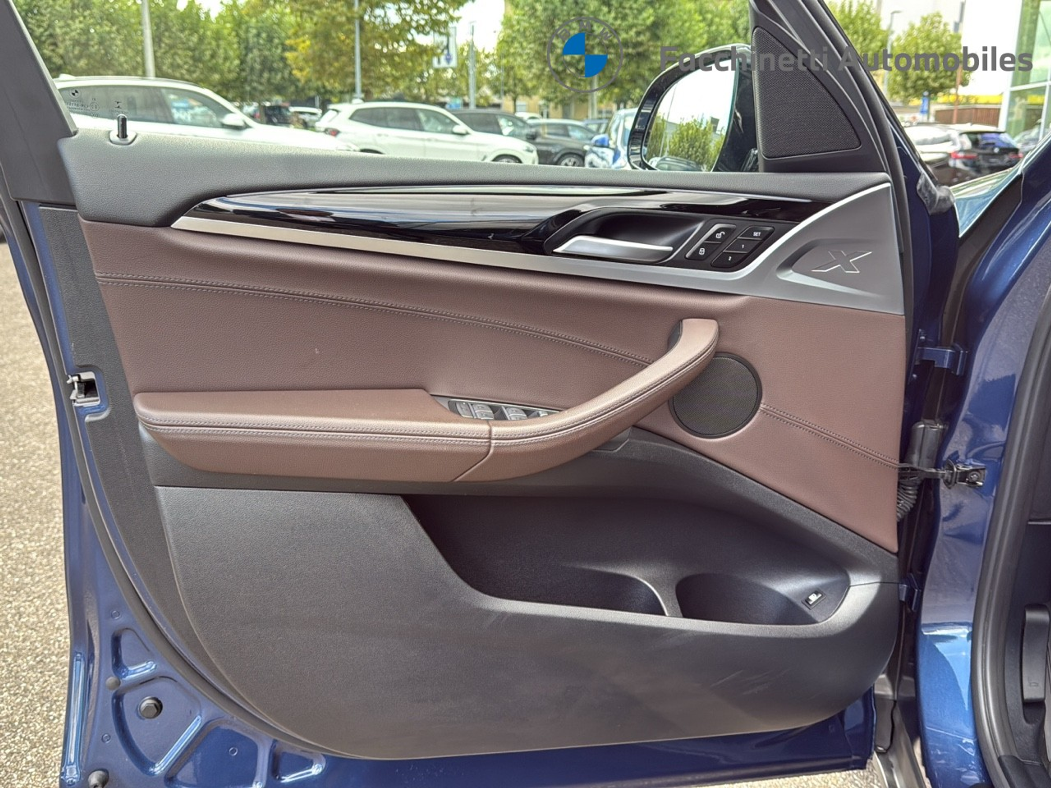 listing desktop thumbnail image 10