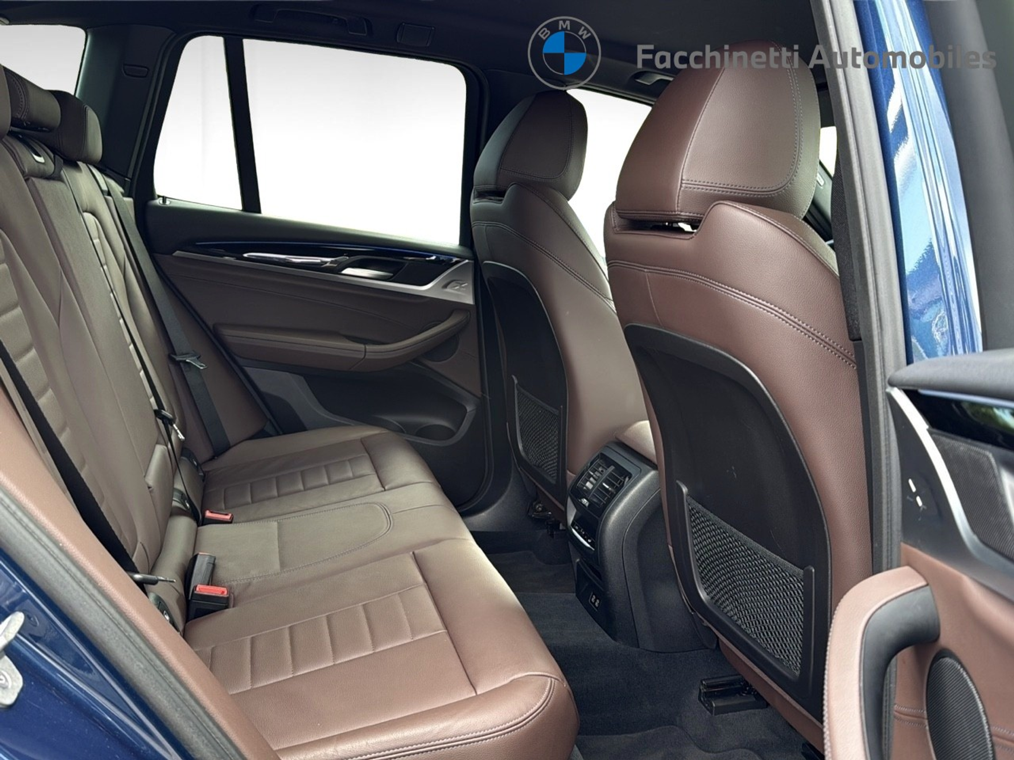 listing desktop thumbnail image 11