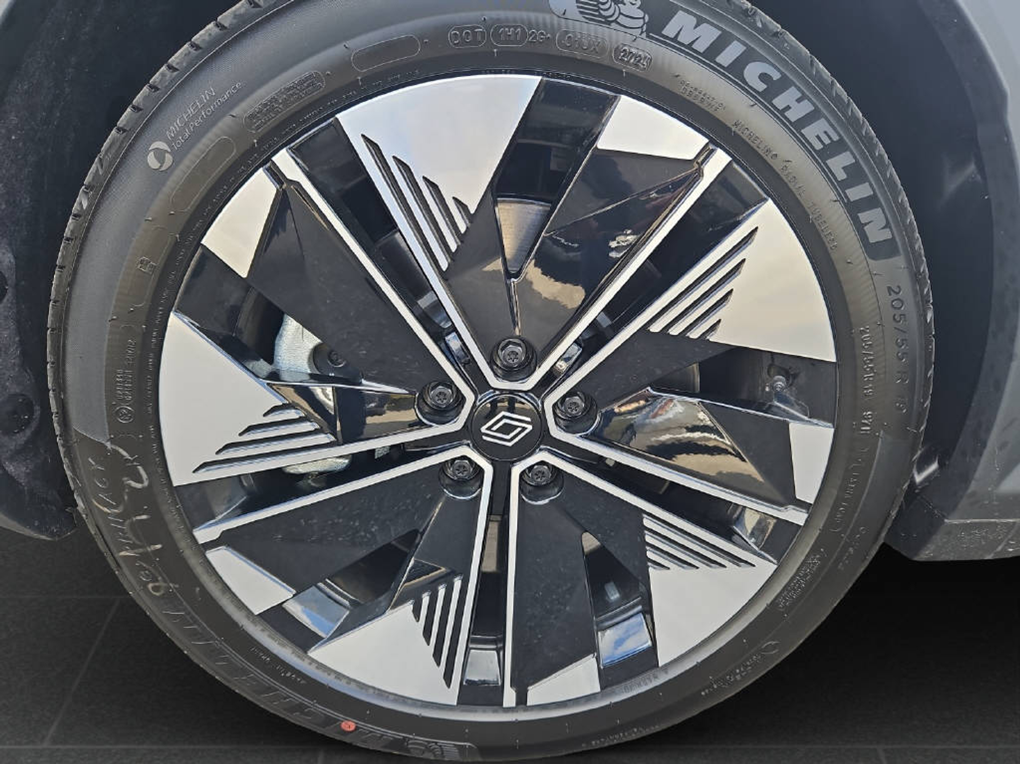 listing desktop thumbnail image 10