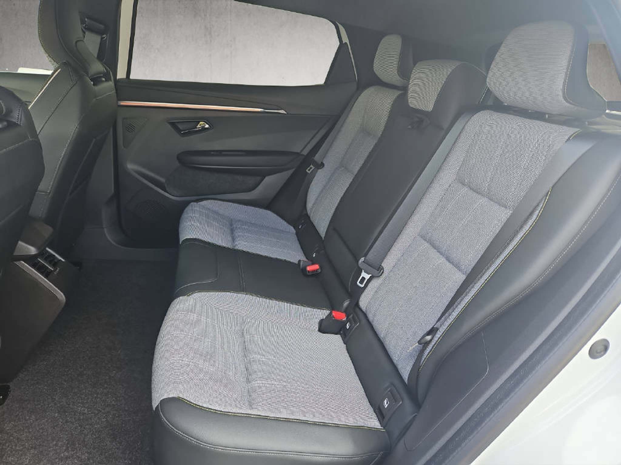 listing desktop thumbnail image 5