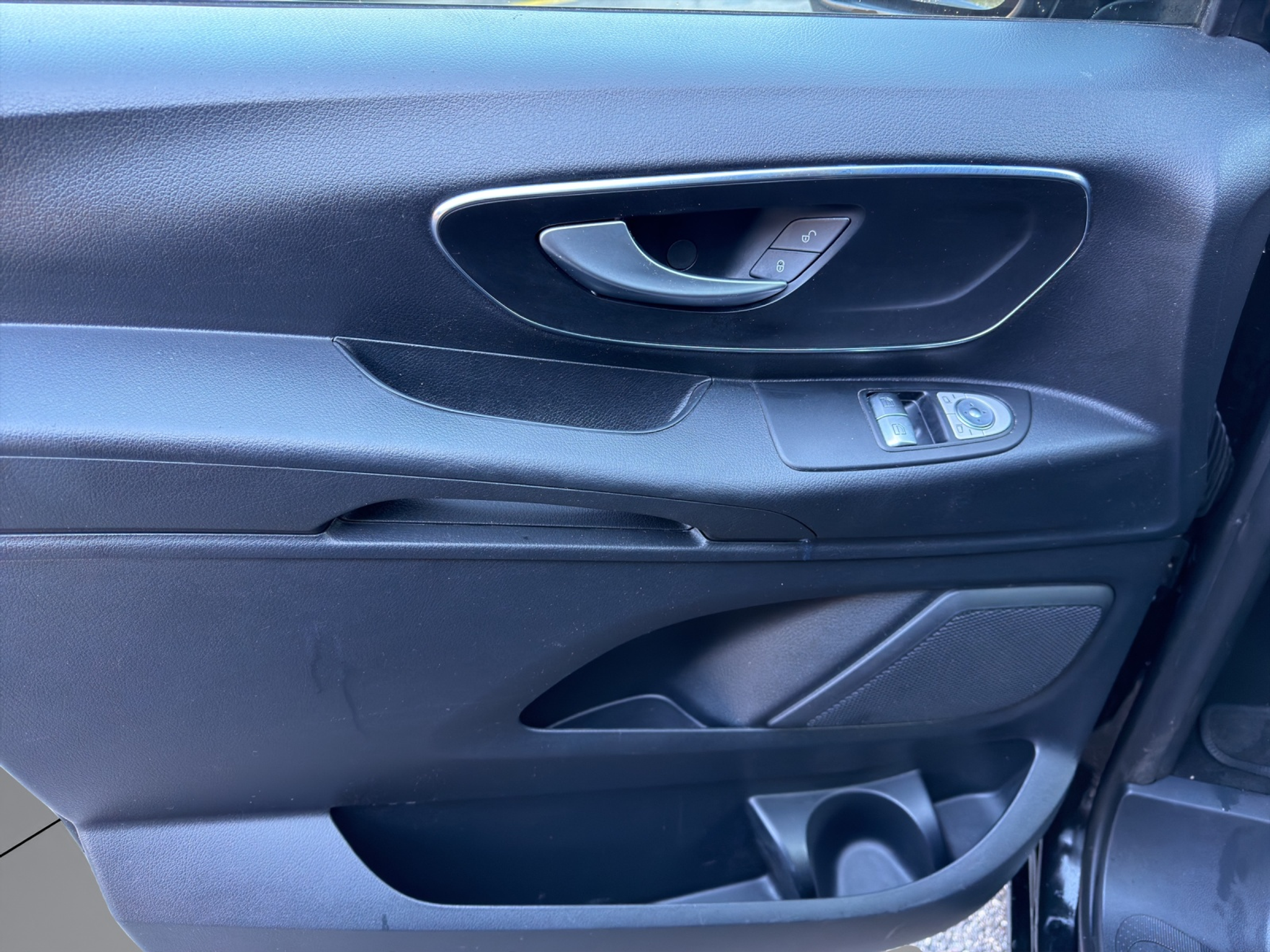 listing desktop thumbnail image 5