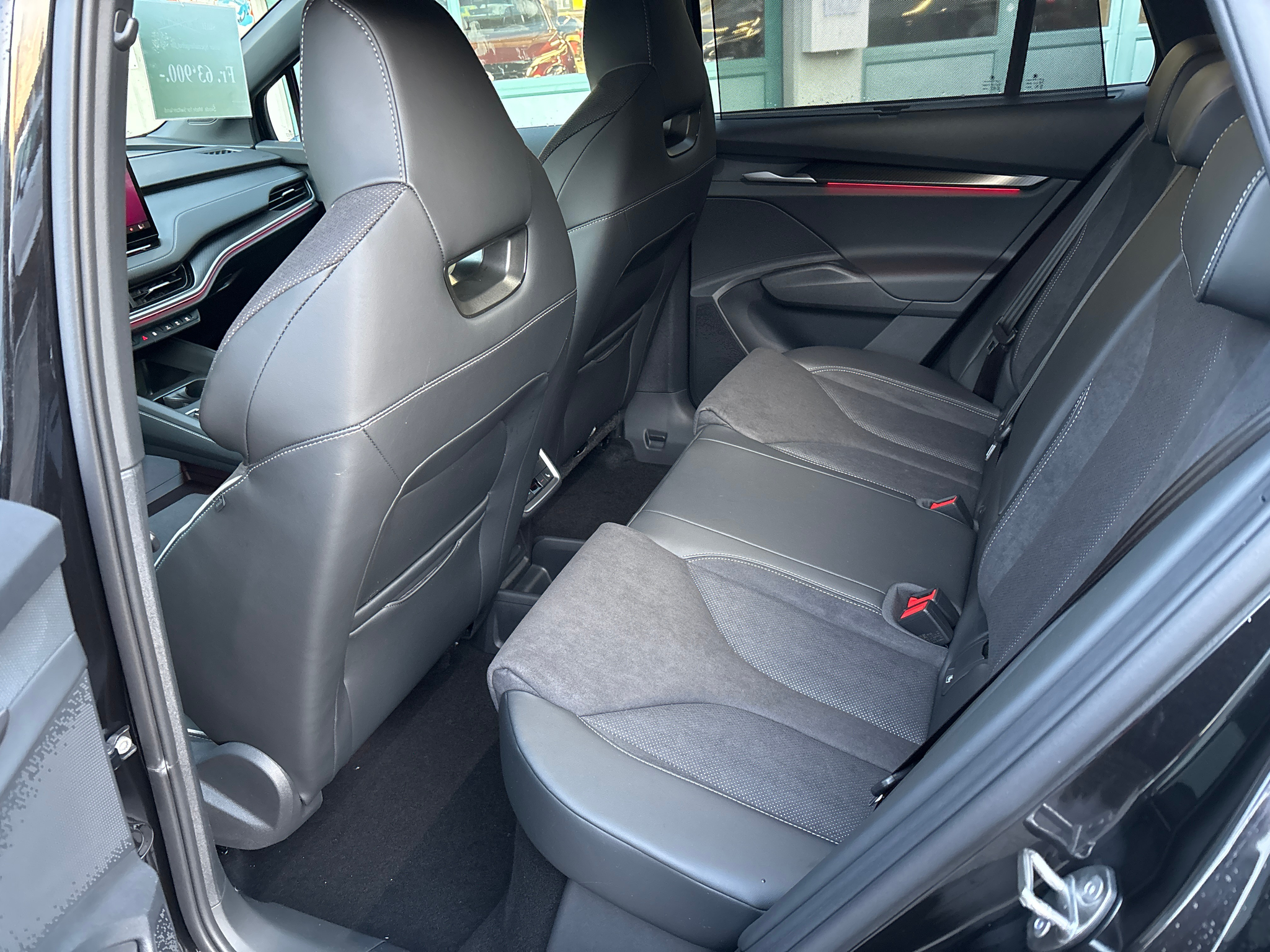 listing desktop thumbnail image 15