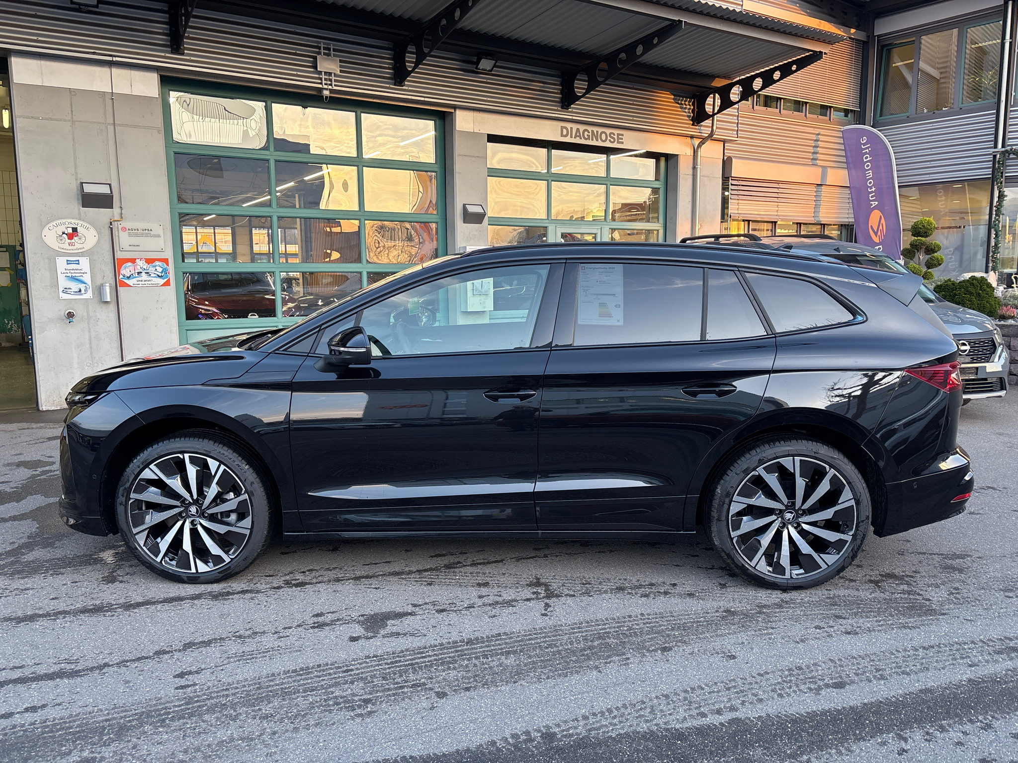 listing desktop thumbnail image 8