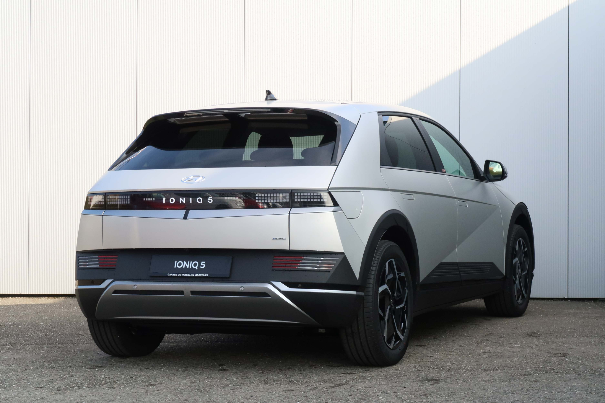 listing desktop thumbnail image 2