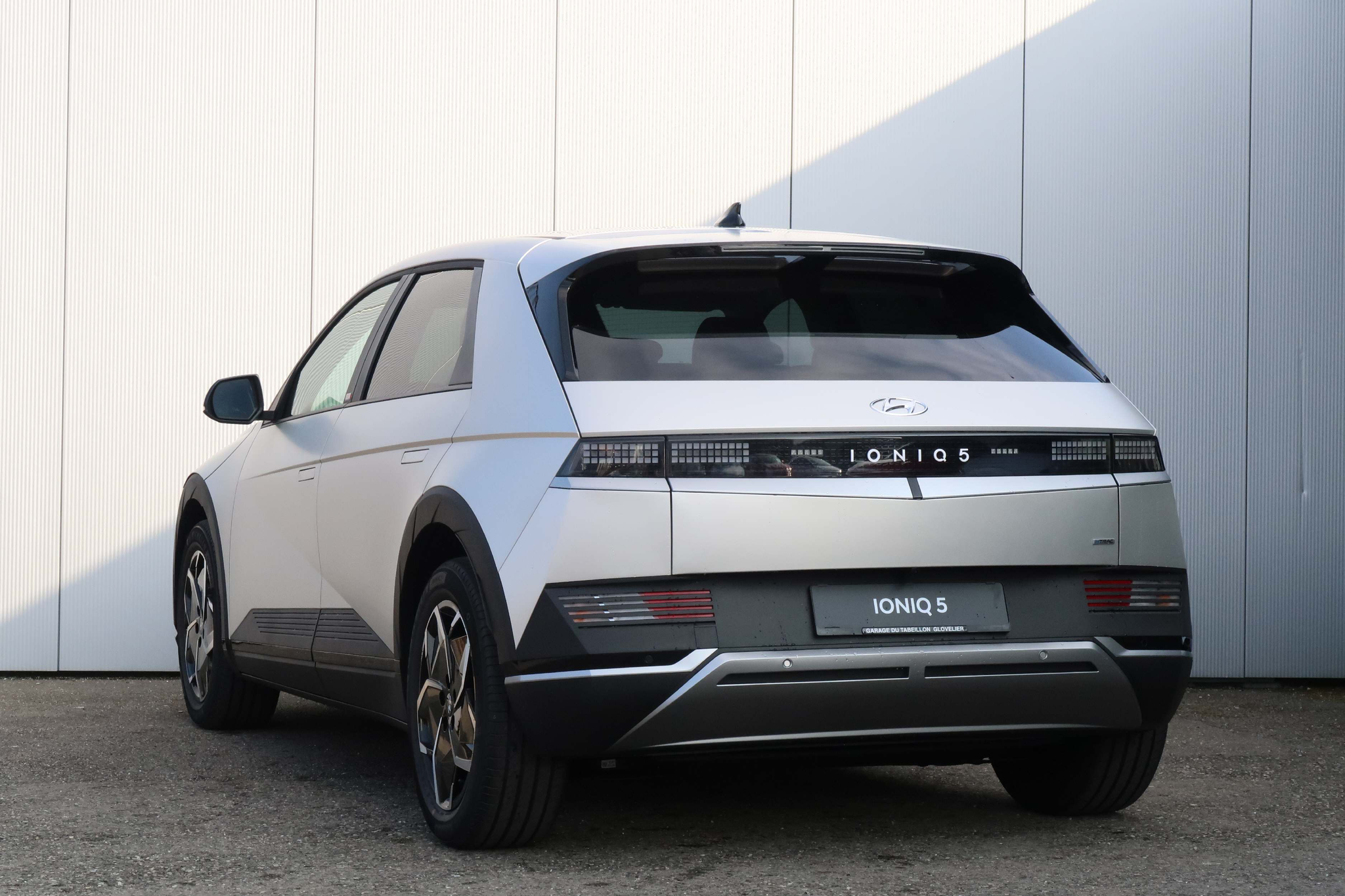 listing desktop thumbnail image 3