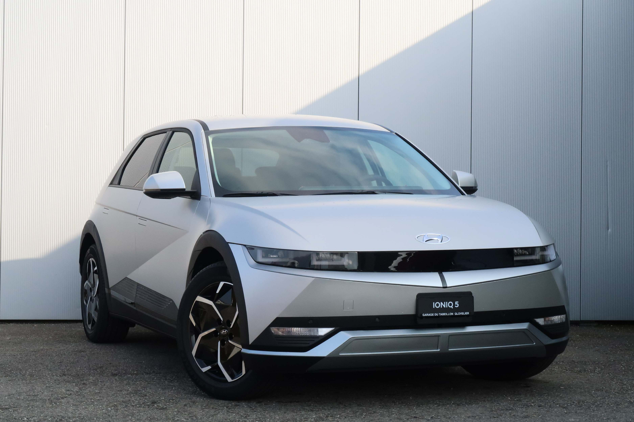 listing desktop thumbnail image 1