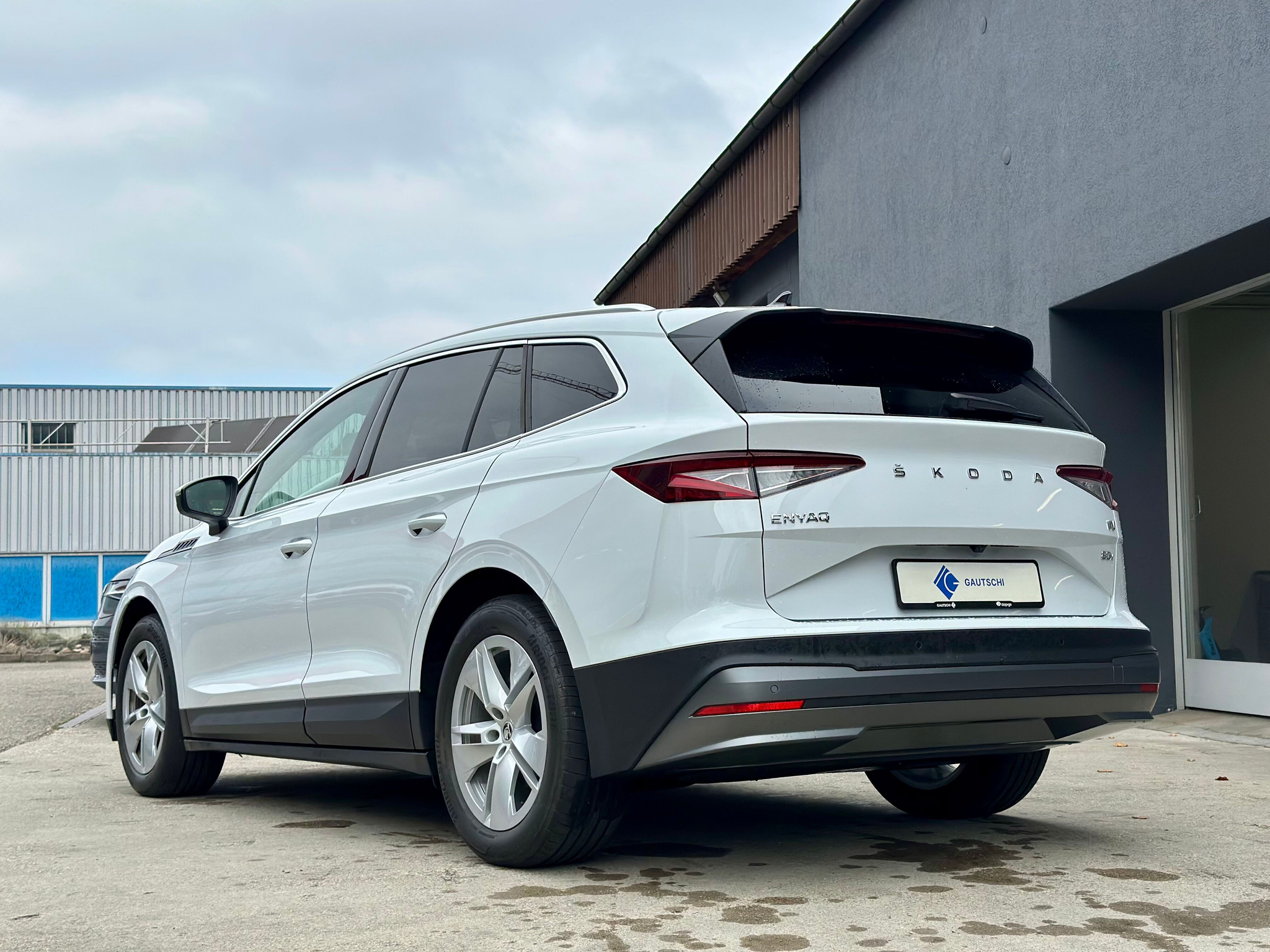 listing desktop thumbnail image 3