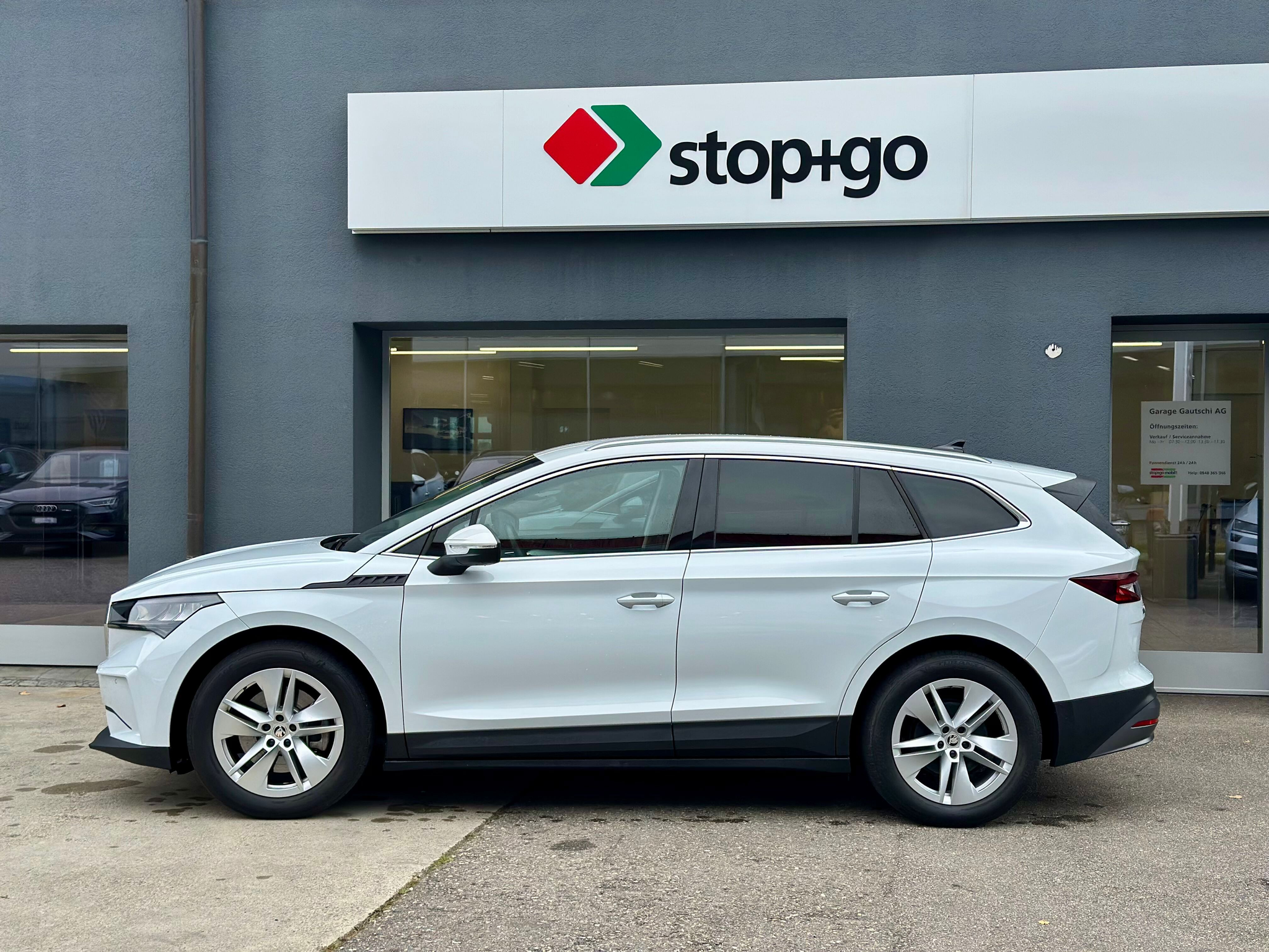 listing desktop thumbnail image 2