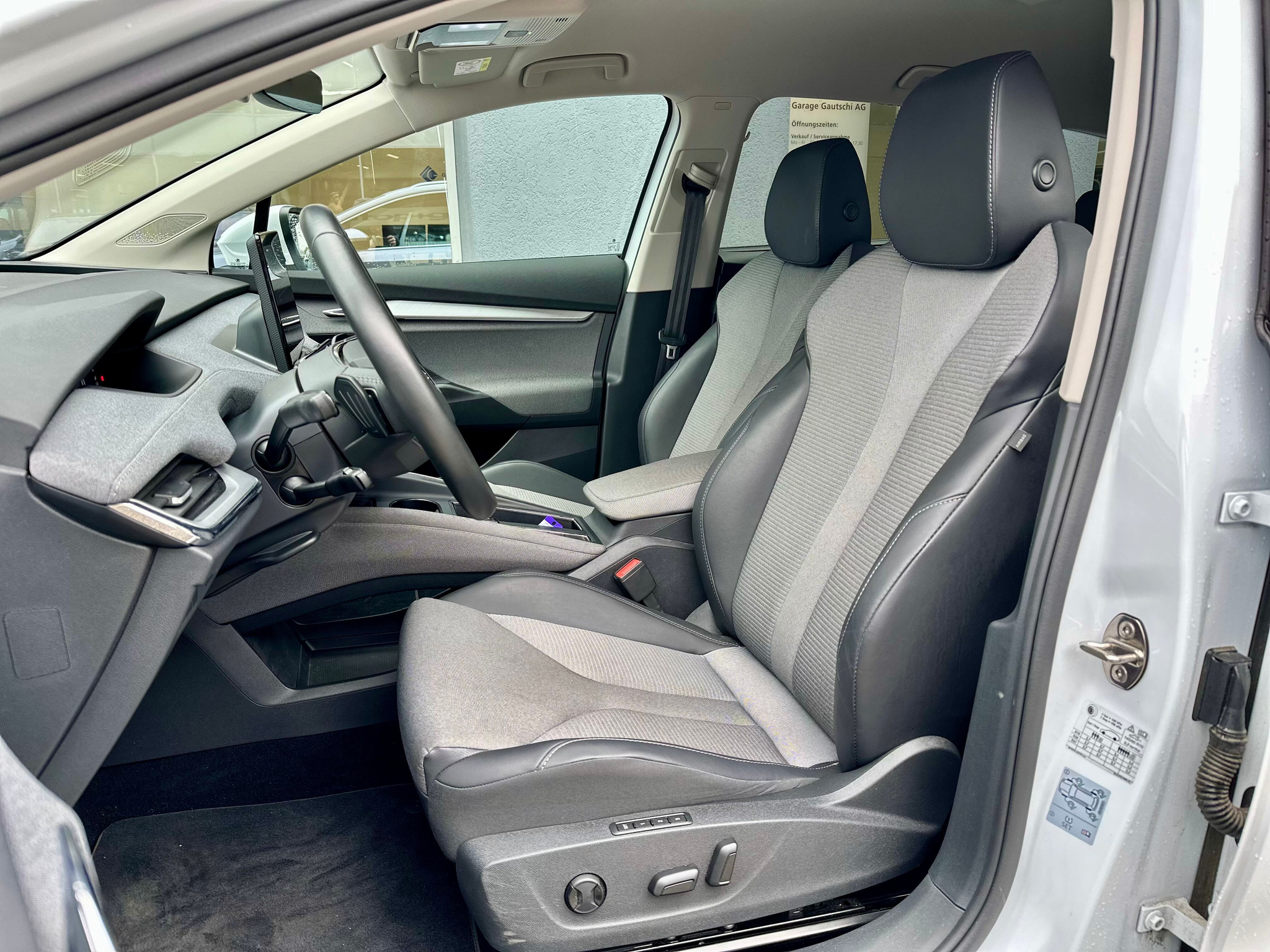 listing desktop thumbnail image 5