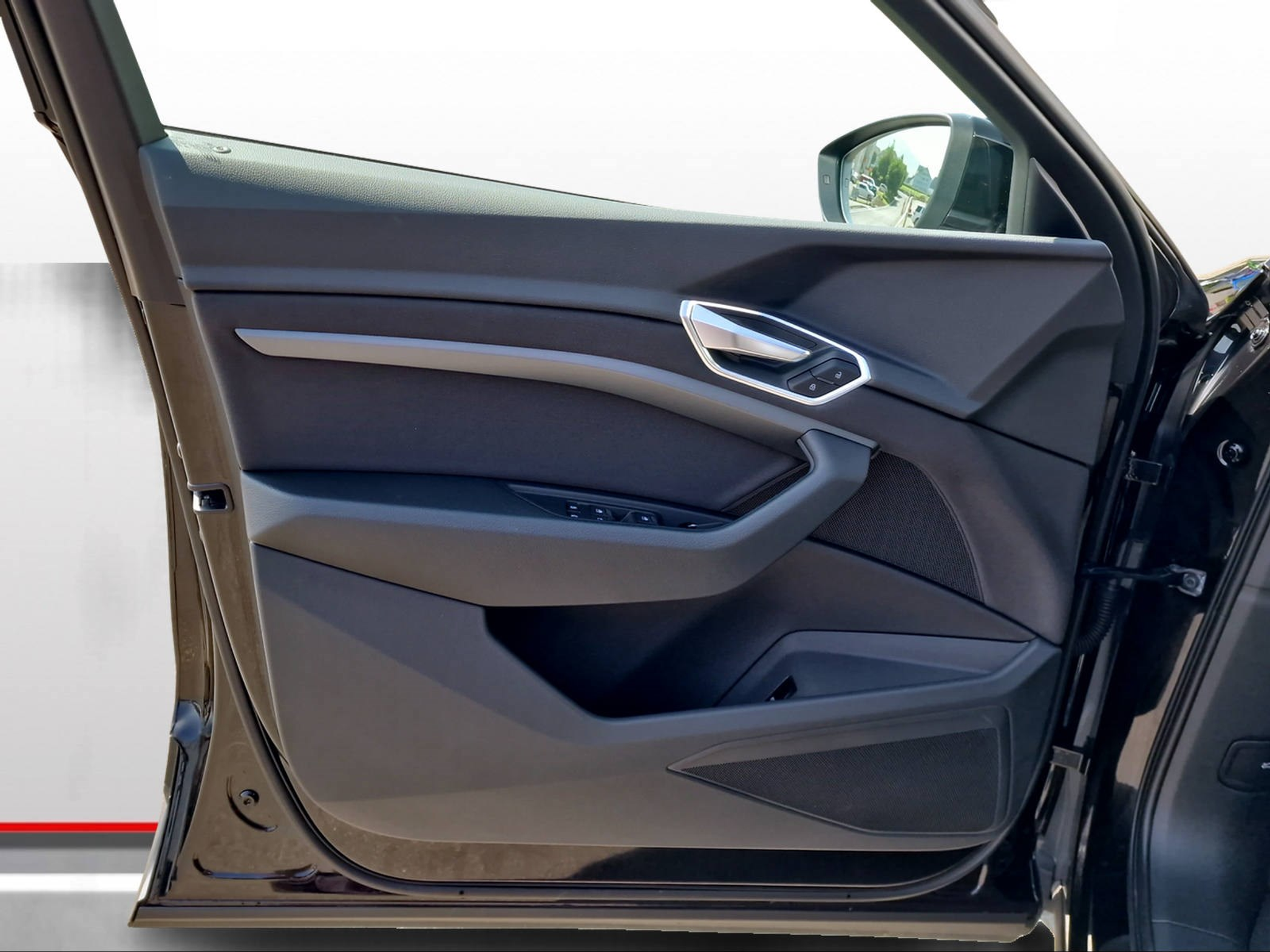 listing desktop thumbnail image 9