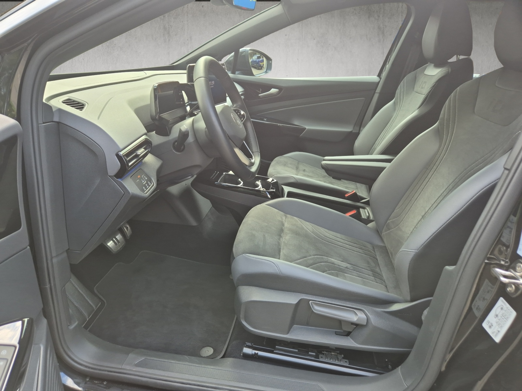 listing desktop thumbnail image 8