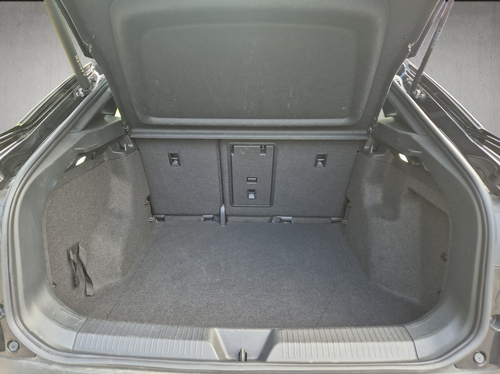 listing desktop thumbnail image 18