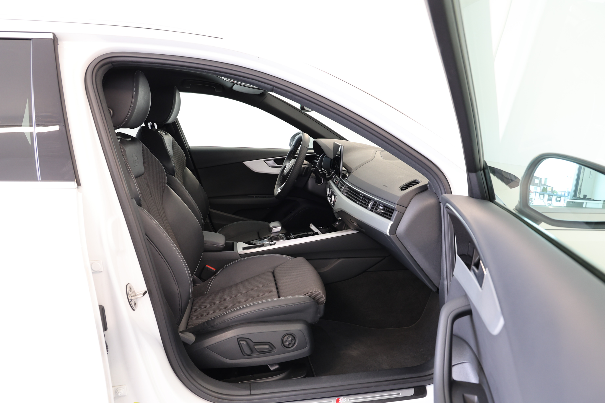 listing desktop thumbnail image 11