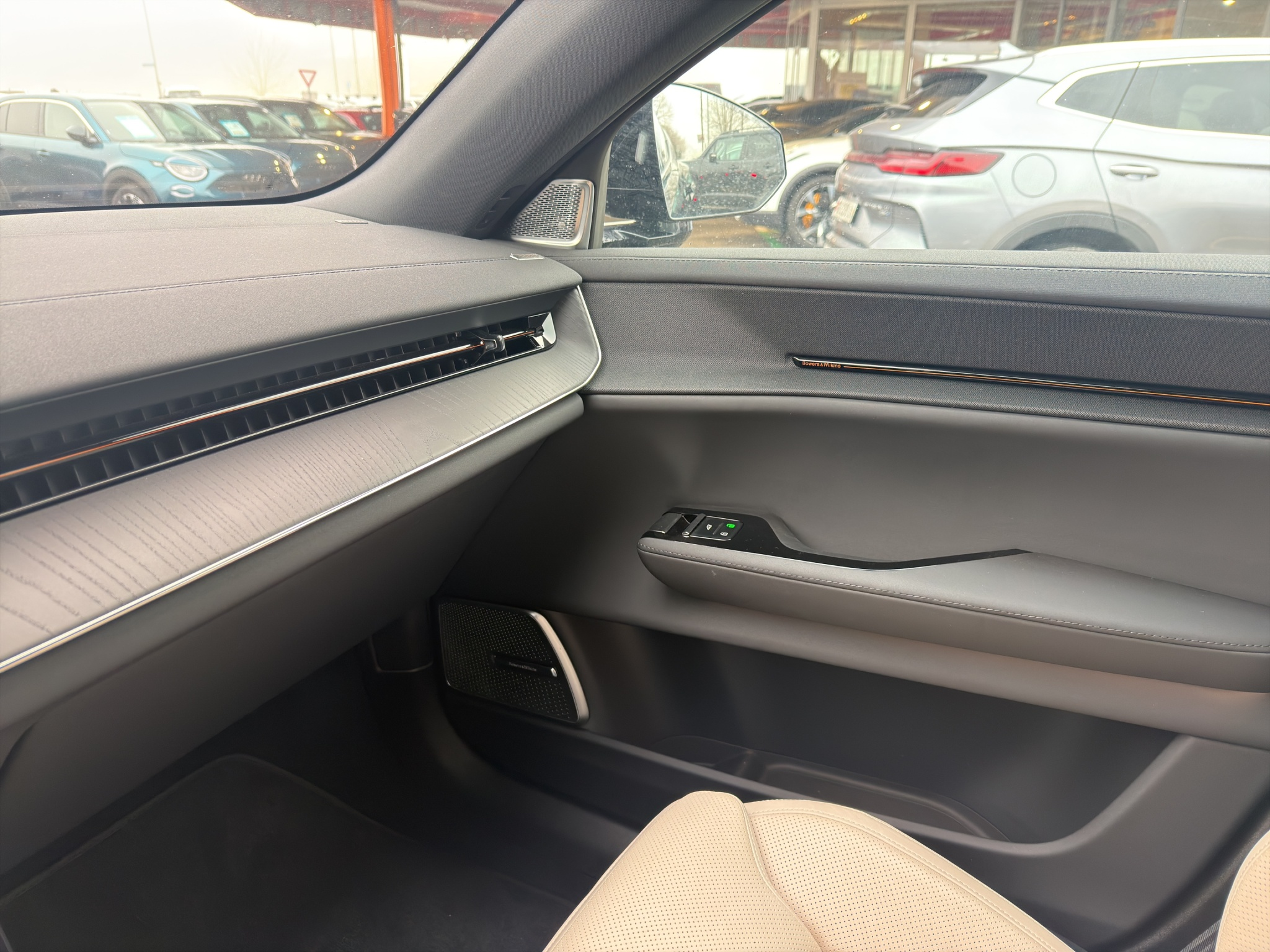 listing desktop thumbnail image 26