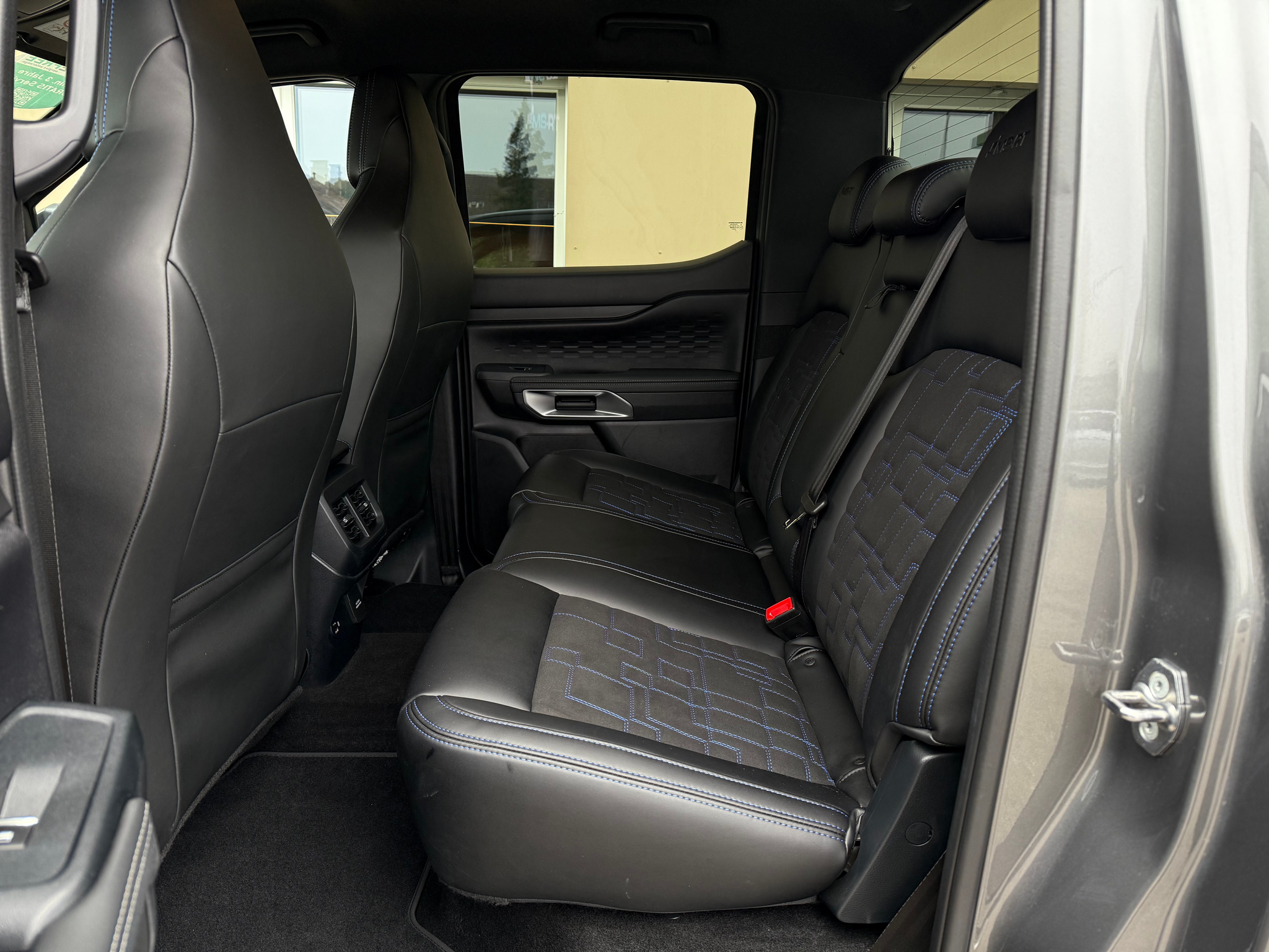 listing desktop thumbnail image 28