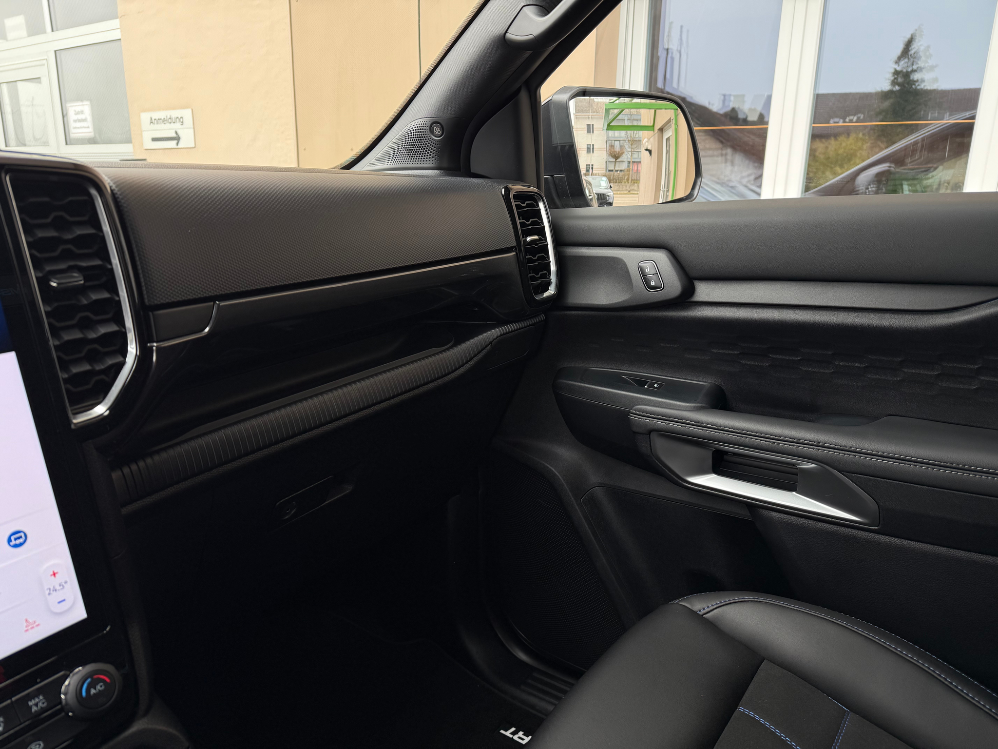 listing desktop thumbnail image 27