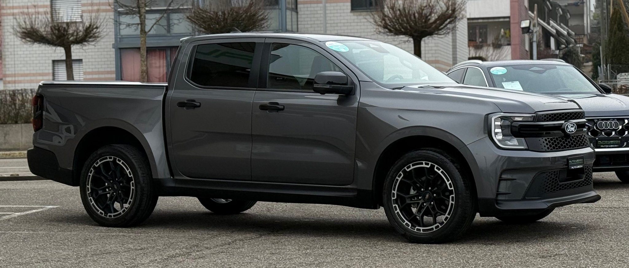 listing desktop thumbnail image 3